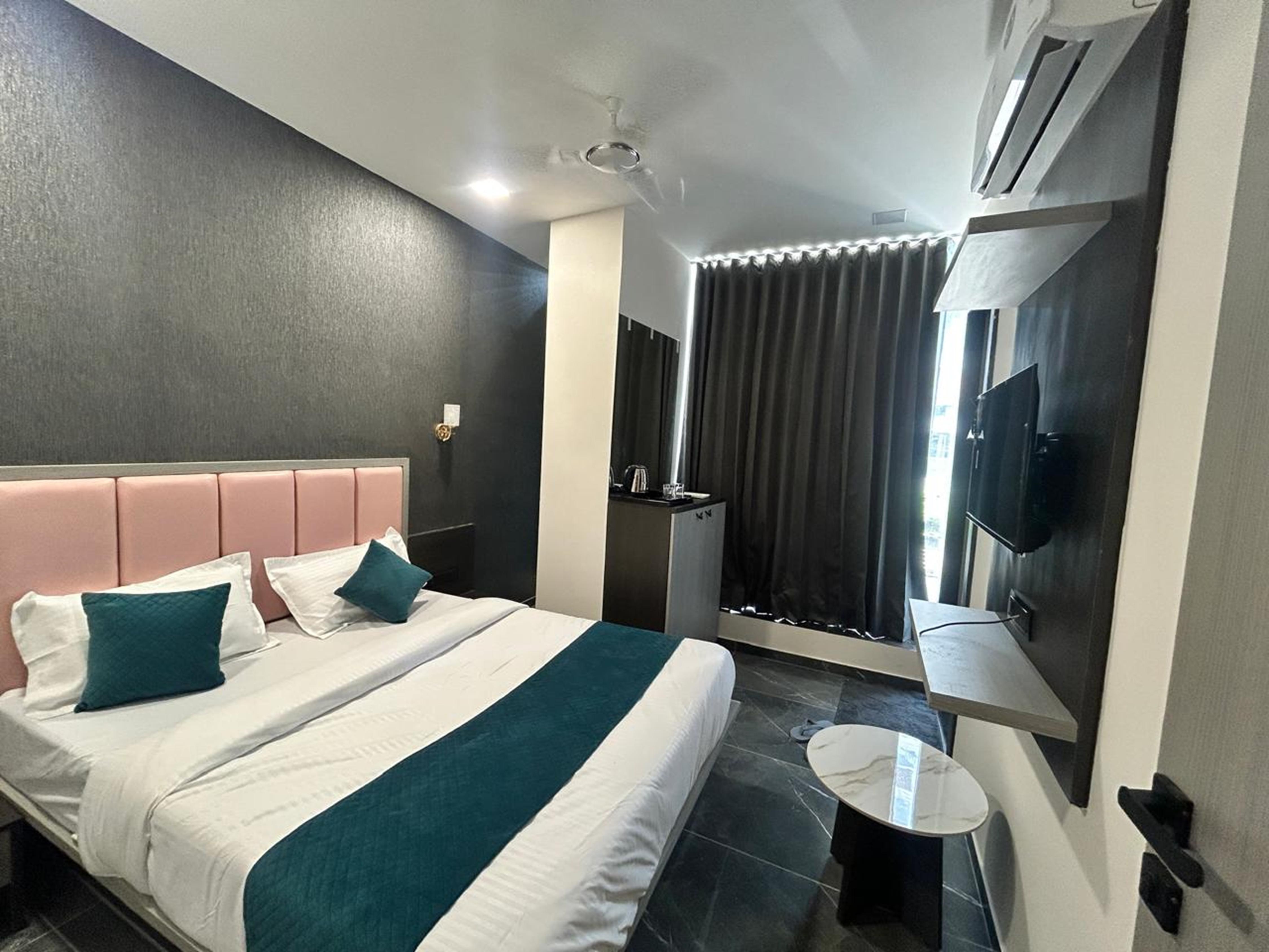 Hotel Sawariya Ahmedabad - Tap to explore photos