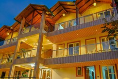 The Hoften Snowia Luxury Stay, Mukteshwar (Near Bhalugarh Waterfall)