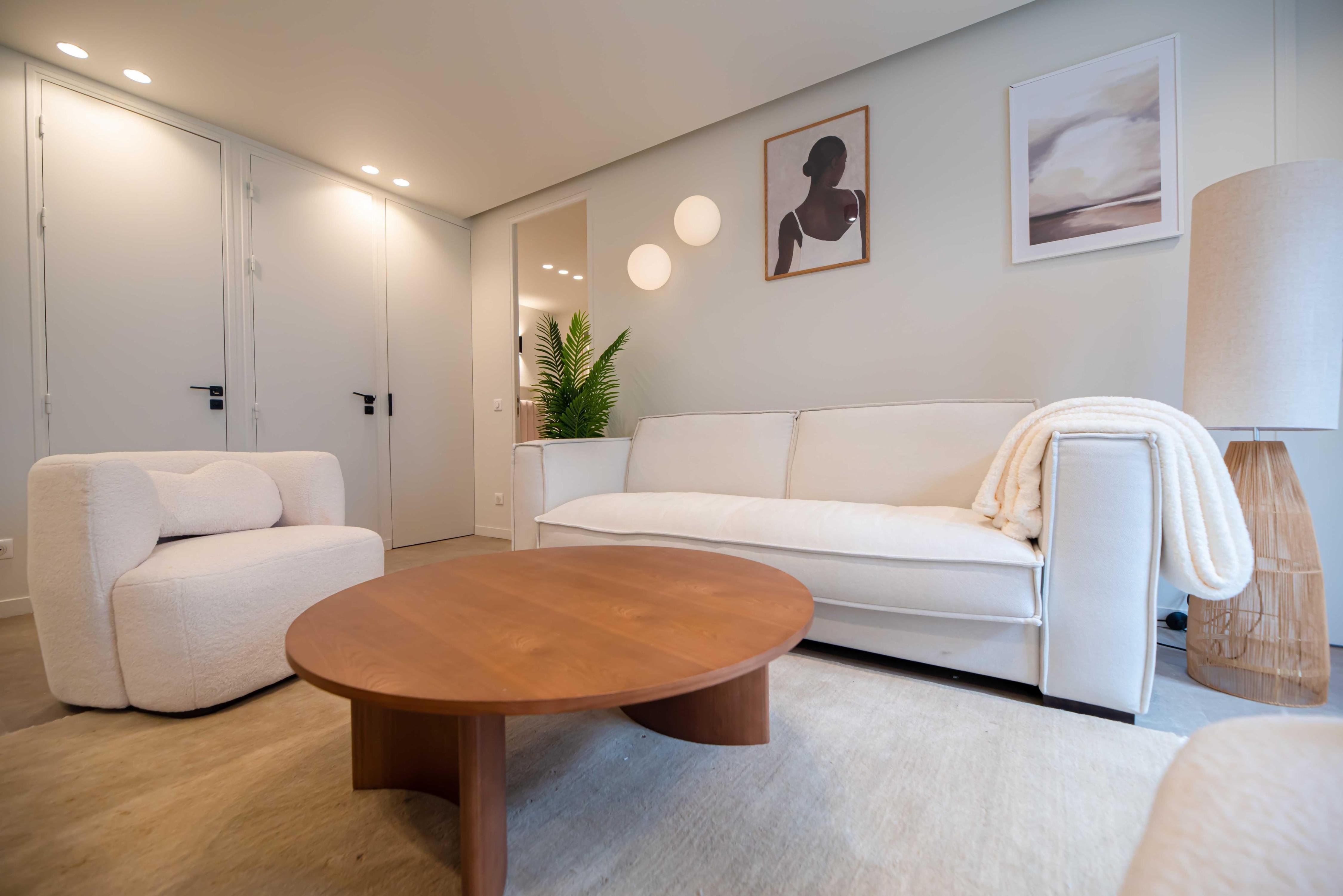Elegant apartment - 2BR-6P - Notre Dame Cathedral - Tap to explore photos