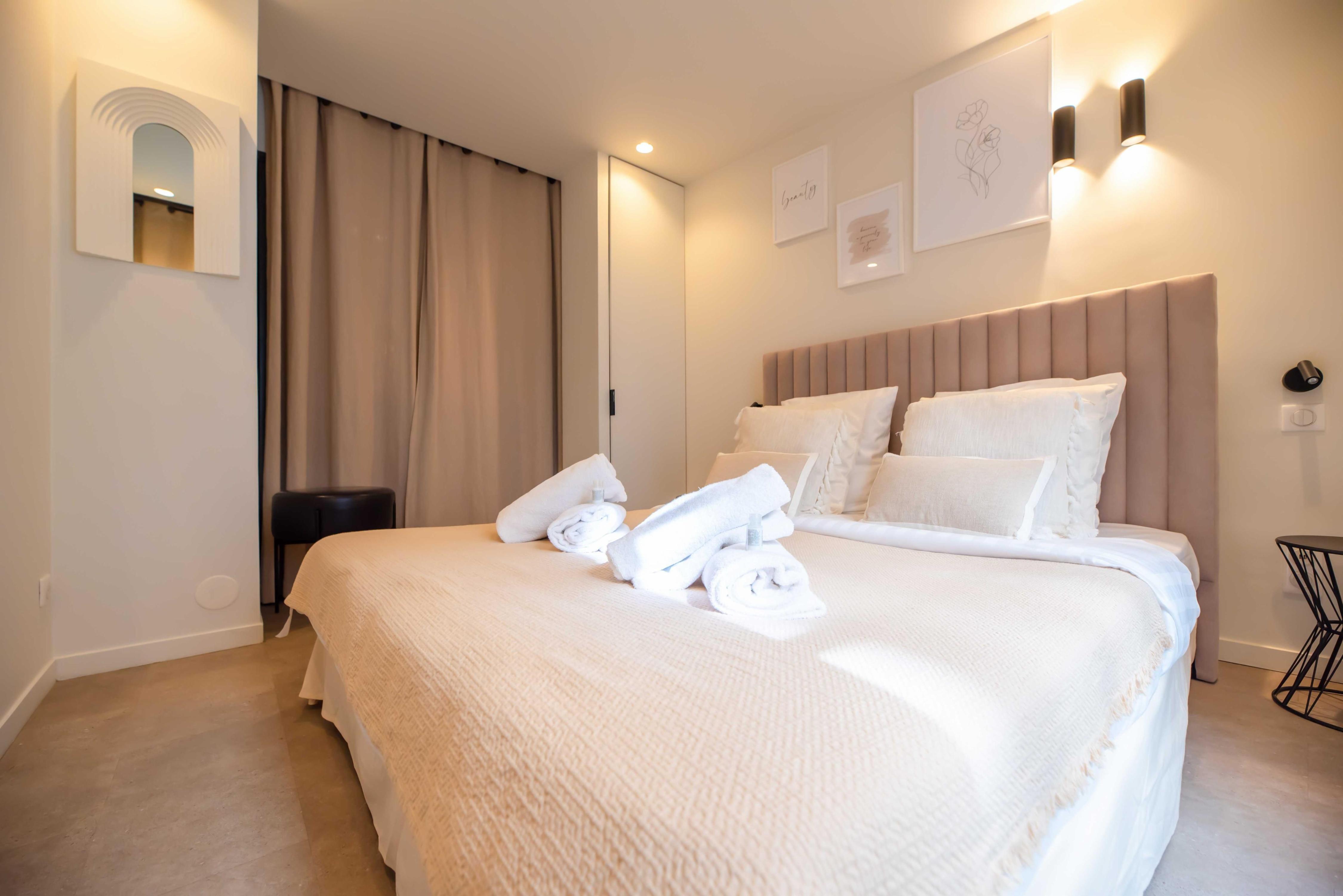 Elegant apartment - 2BR-6P - Notre Dame Cathedral - Tap to explore photos