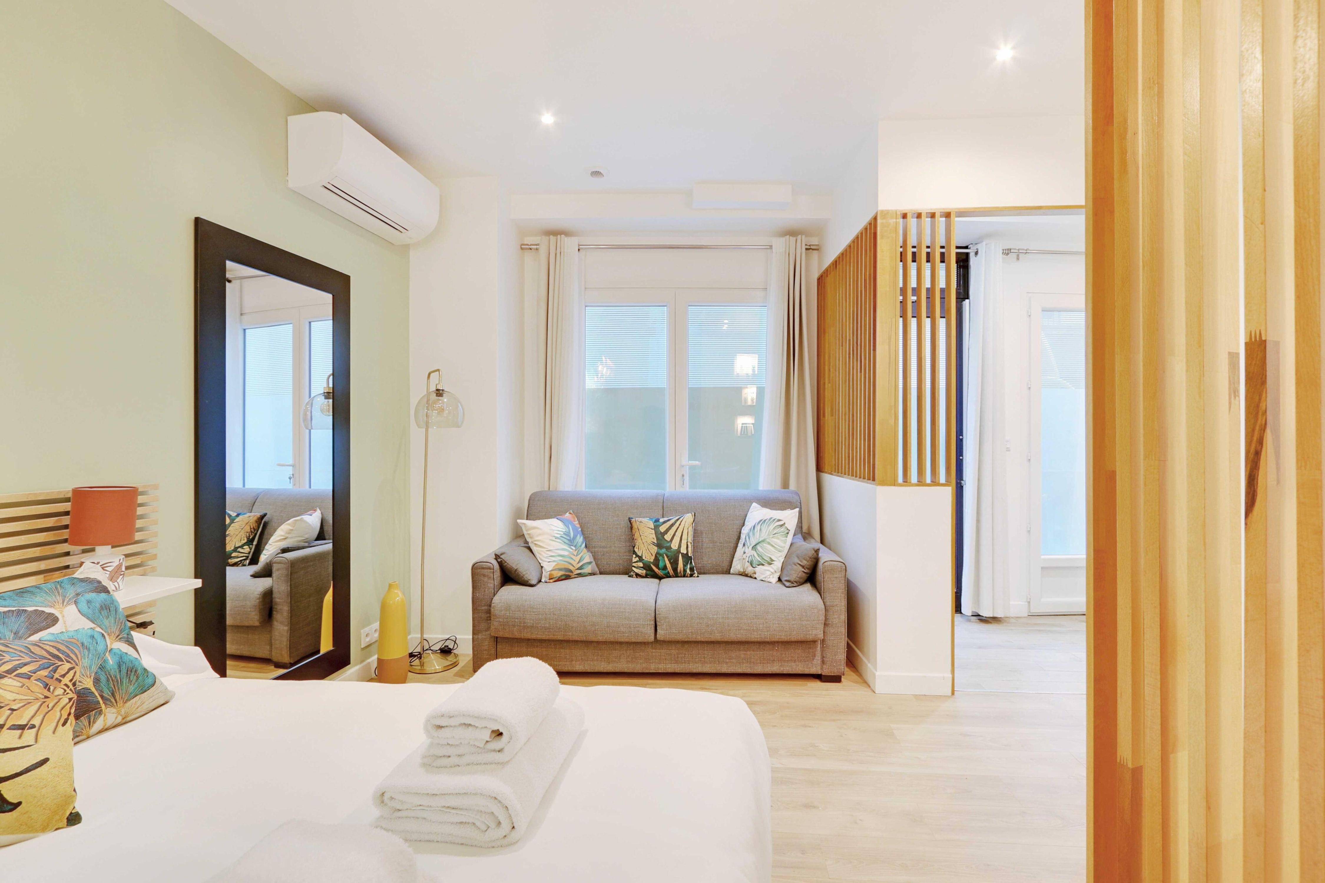 Charming apartment with AC -1BR-3P- Sentier - Tap to explore photos