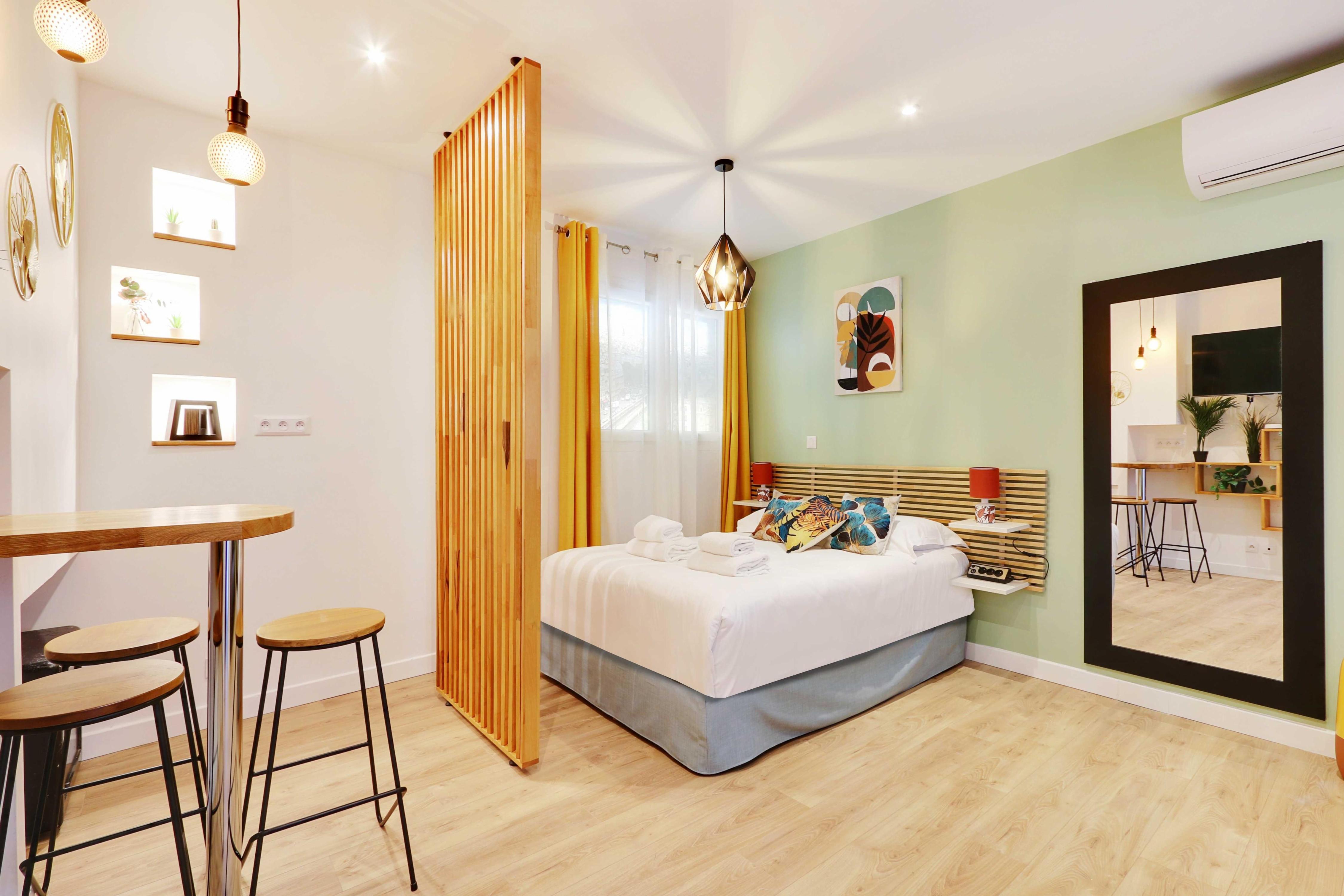 Charming apartment with AC -1BR-3P- Sentier - Tap to explore photos