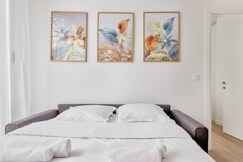 Sunny Haven with Balcony Sleeps Near Disney and Paris
