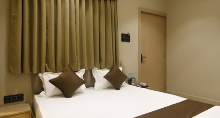 Hotel Maheshwari INN Room Type - Deluxe Room