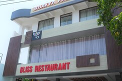 Bhavya Palace, Basti