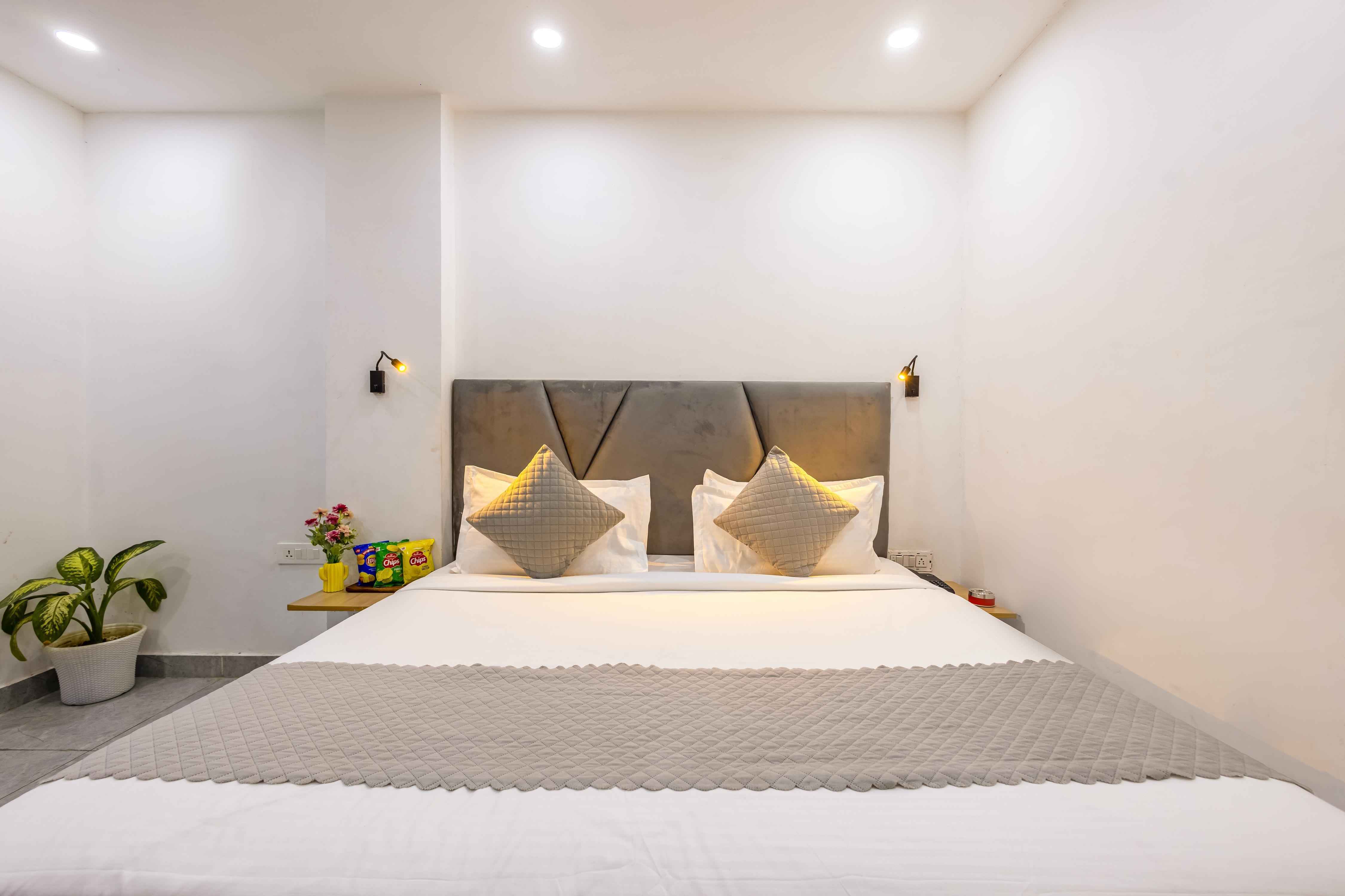 Hotel Admire Inn Sec - 104 By ASPL - Tap to explore photos
