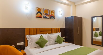 Limewood Stay Premier - Golf Course Road, Sector 42 Room Type - Deluxe Room City View Limewood Stay Premier - Golf Course Road, Sector 42 Room Type - Deluxe Room City View
