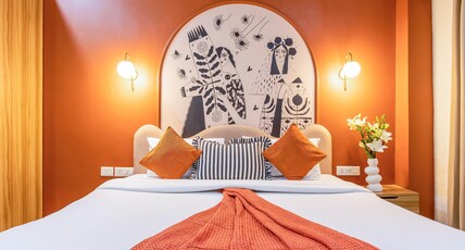 Acomo Stays By Zip - Golf Course Road Room Type - Plum Serene Balcony Retreat