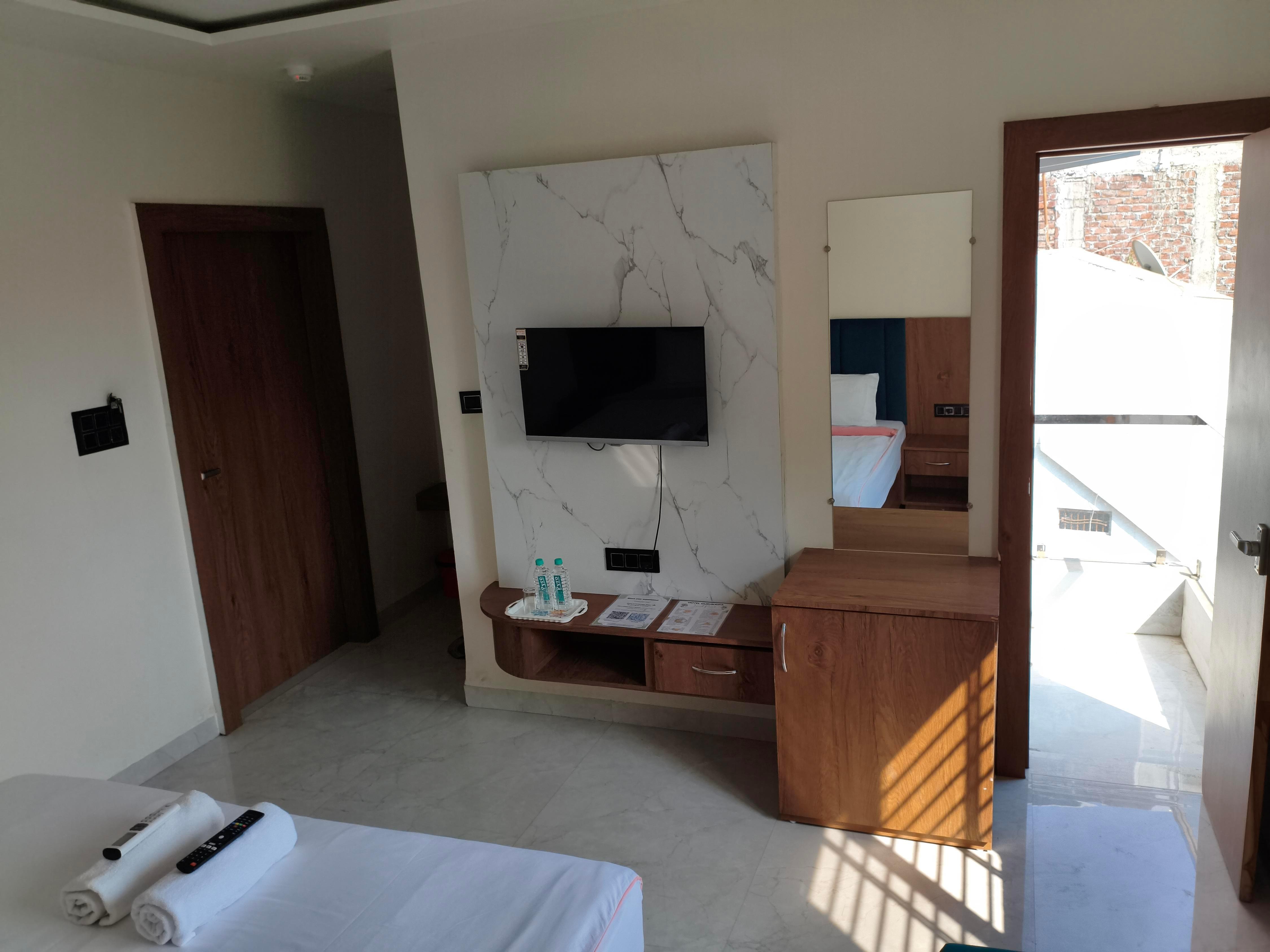 Guru Kripa Hotel - Tap to explore photos