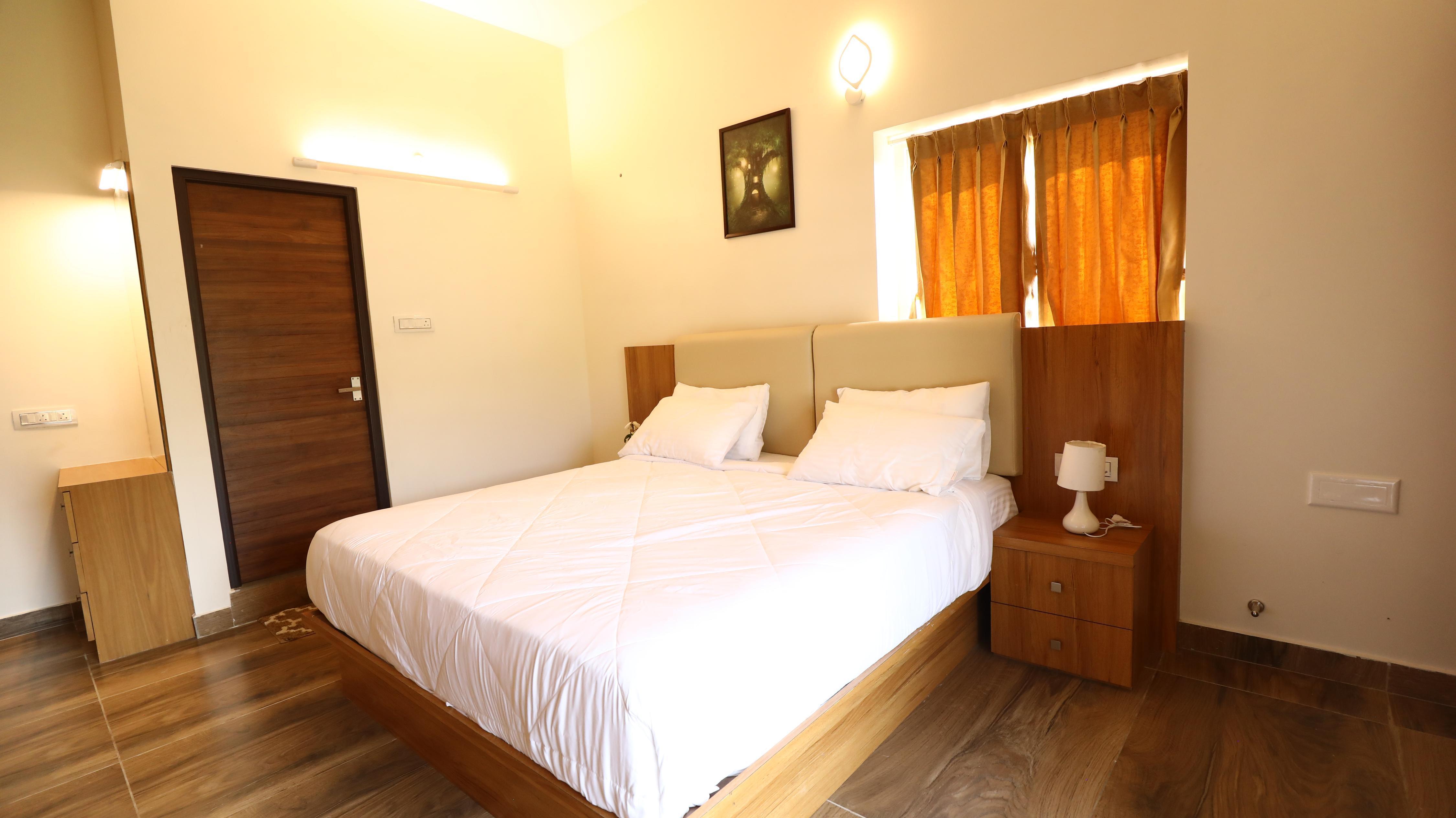 Mira Home Stay - Tap to explore photos
