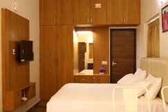 Mira HomeStay