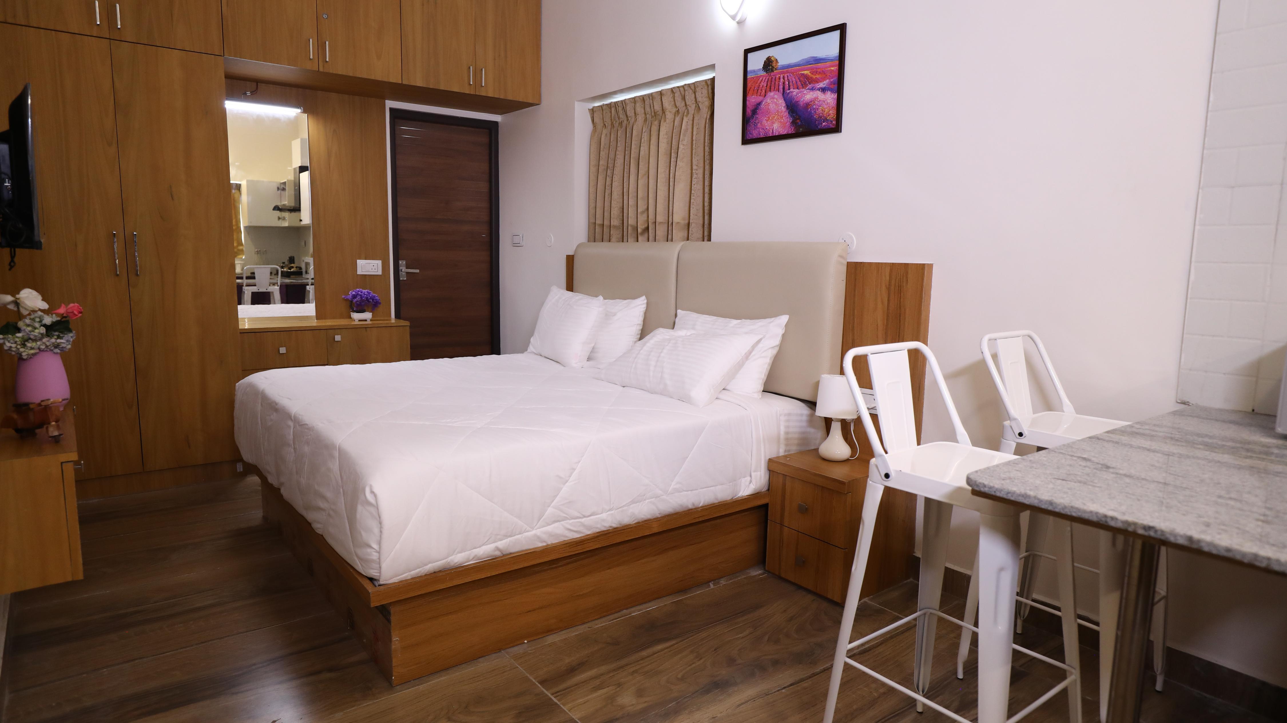 Mira HomeStay - Tap to explore photos