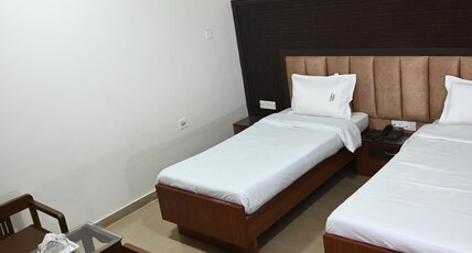 HOTEL SANGAM PALACE Room Type - Deluxe Room
