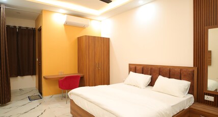 THE PEARL HEAVEN Room Type - Deluxe King Bed Room with City View