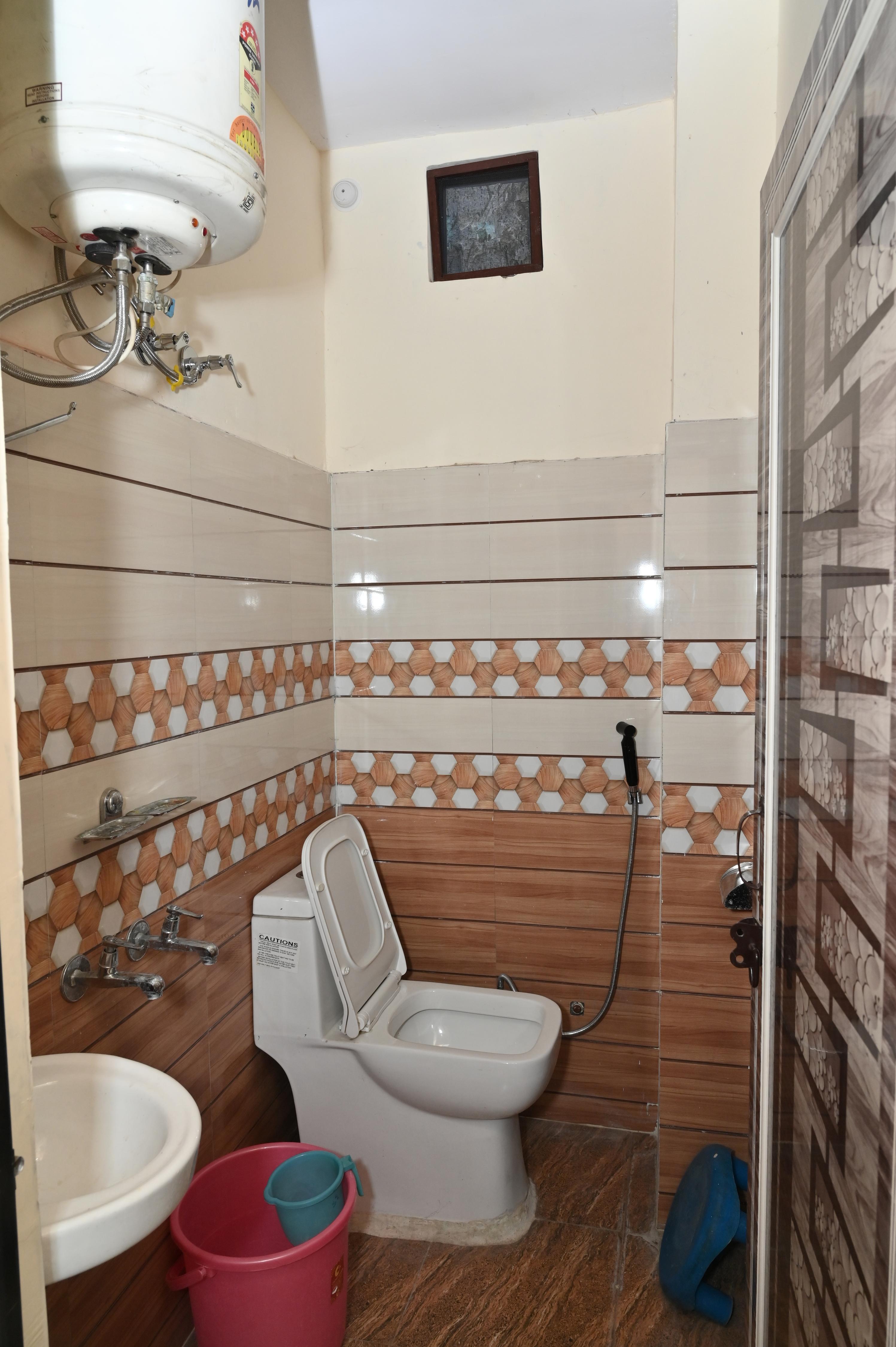Thapliyal Home Stay - Tap to explore photos