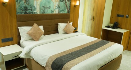 Hotel Leaf Room Type - DELUXE ROOM