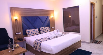 Hotel JS Villa Room Type - Luxury Room with Hill View