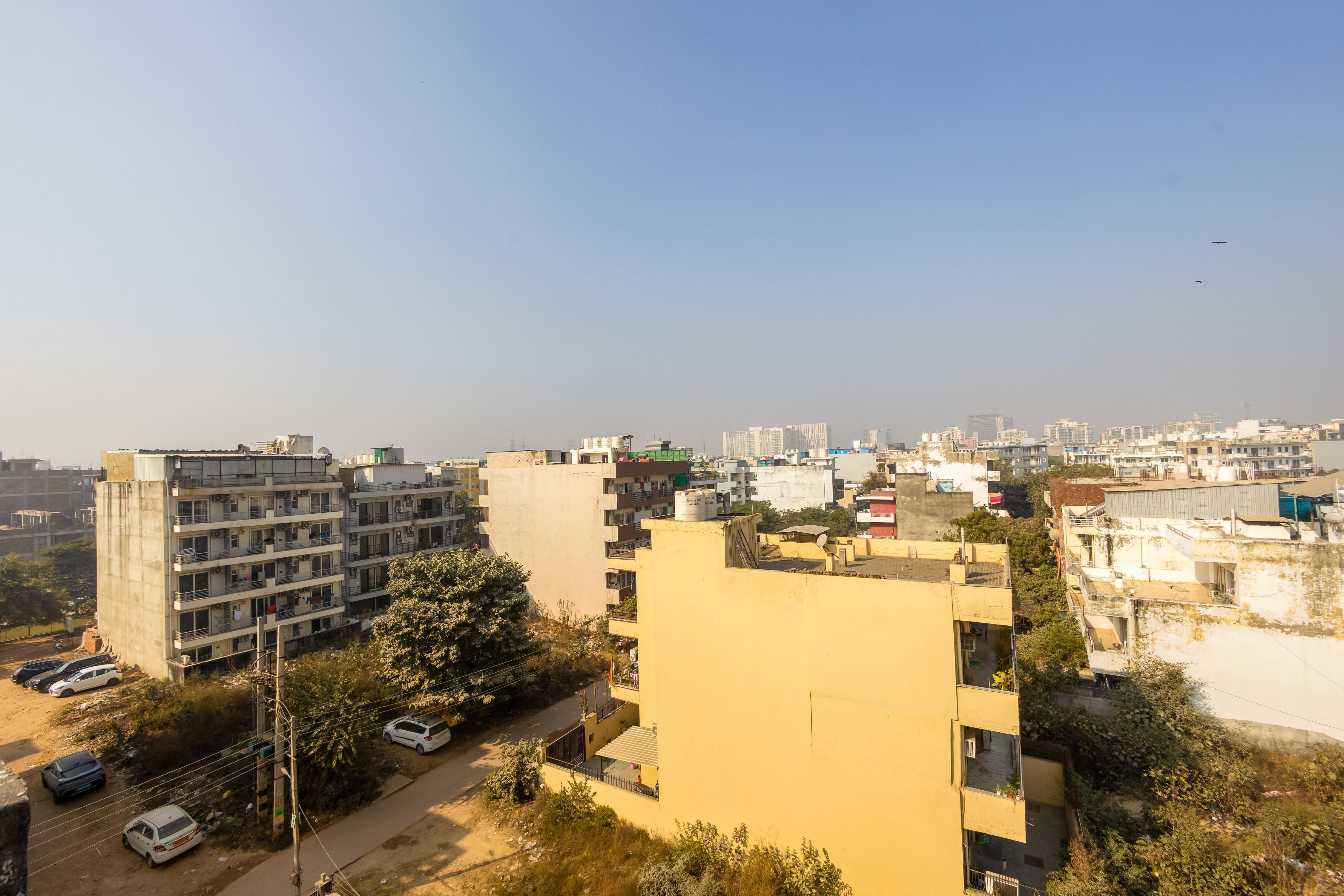 Hotel Baba's Inn - Near Medanta Hospital - Tap to explore photos