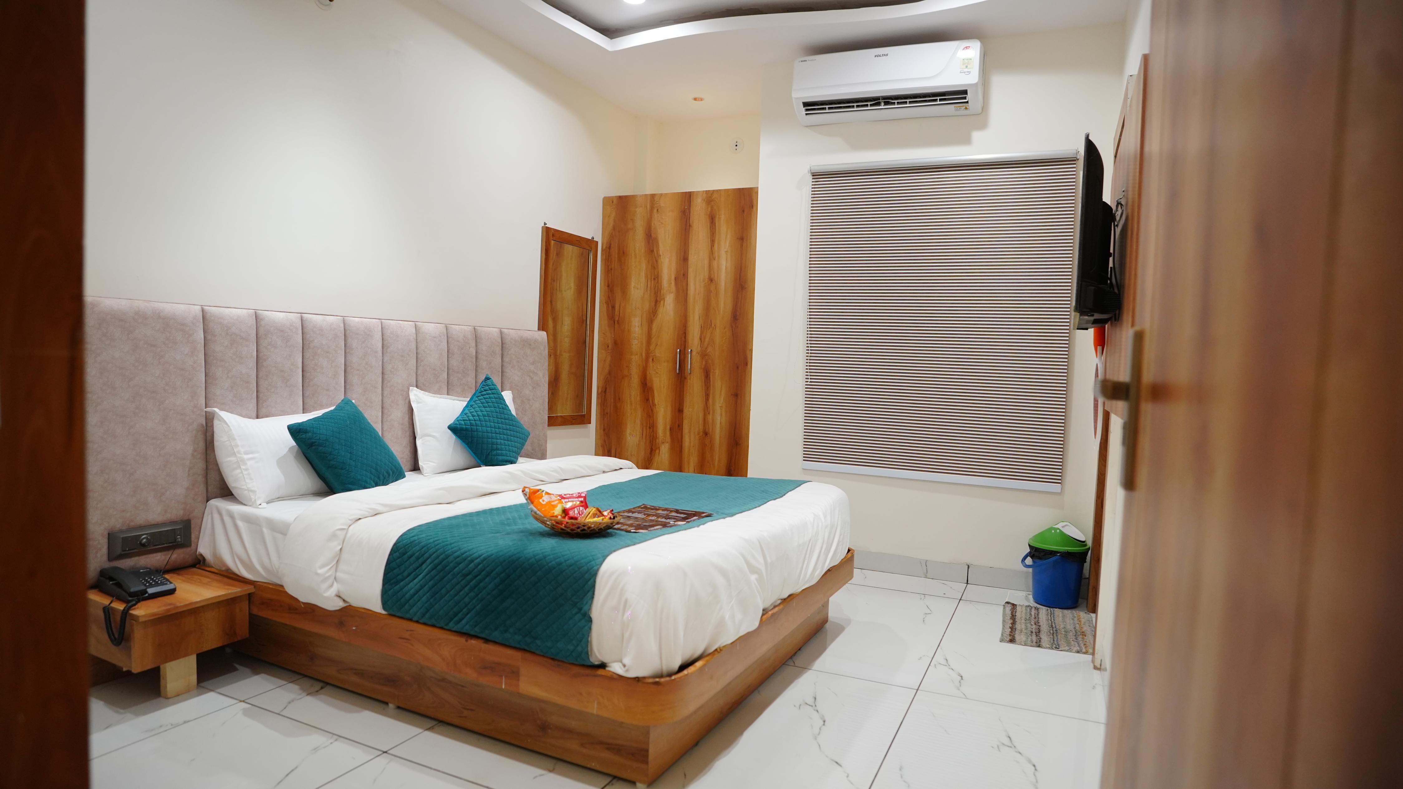Hotel Venzaa Vijay Nagar Room Type - Deluxe Room