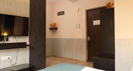 Nandan Retreat-Near Prem Mandir Room Type - City Vista Deluxe Room With Balcony Nandan Retreat-Near Prem Mandir Room Type - City Vista Deluxe Room With Balcony