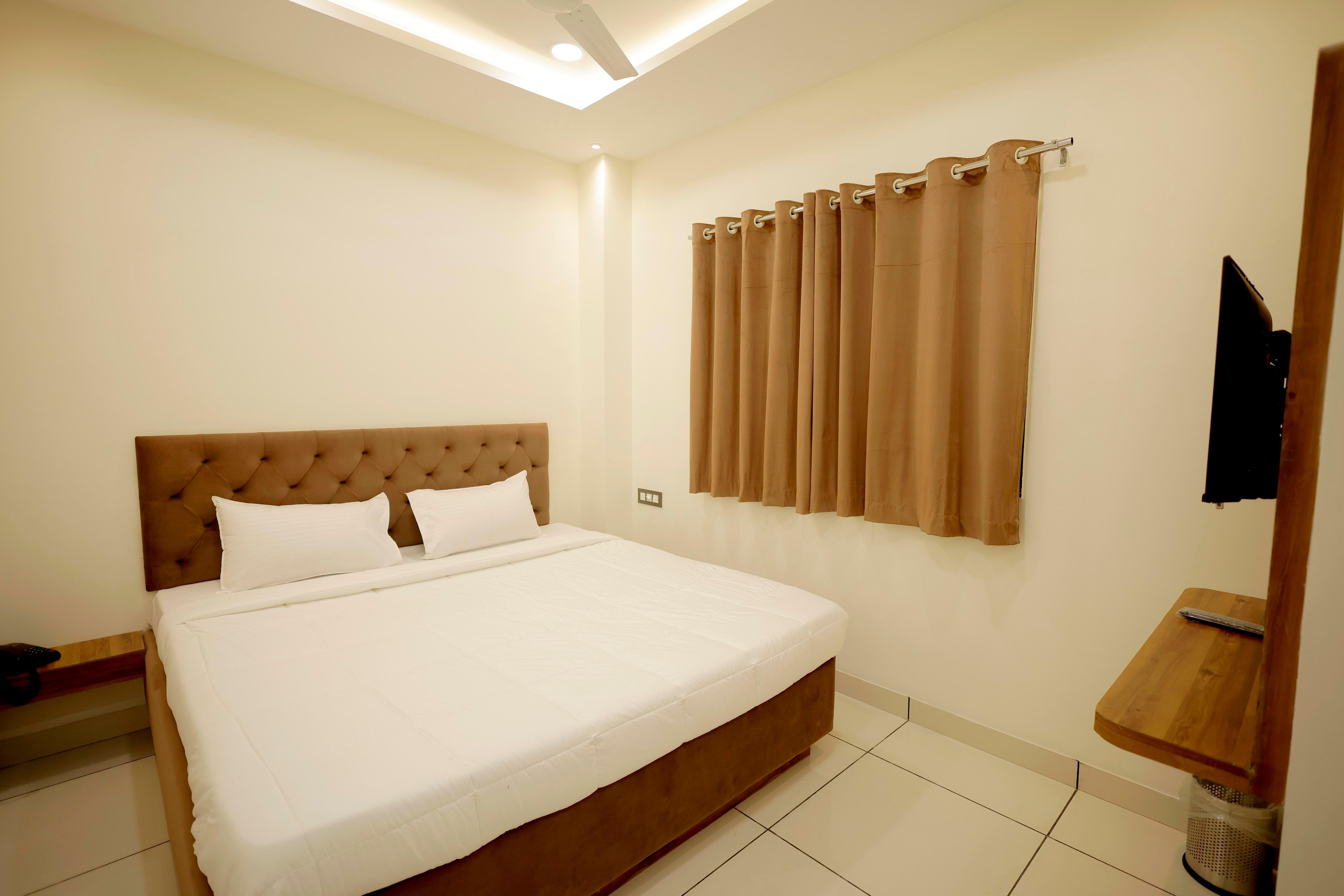 Hotel Classic Room Type - Standard Room with King Bed