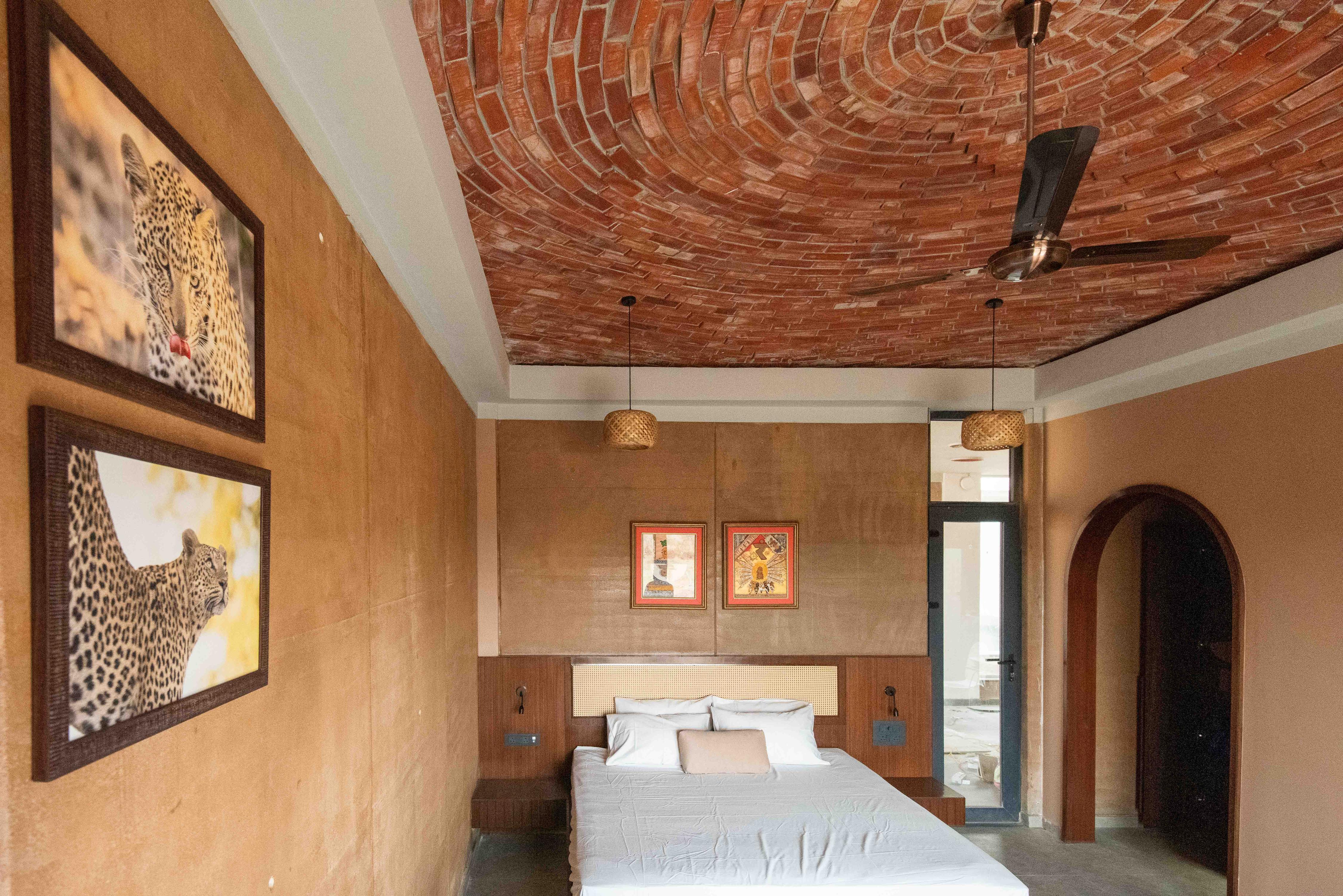 Asmivilla Room Type - King Bed Room with Air Conditioning