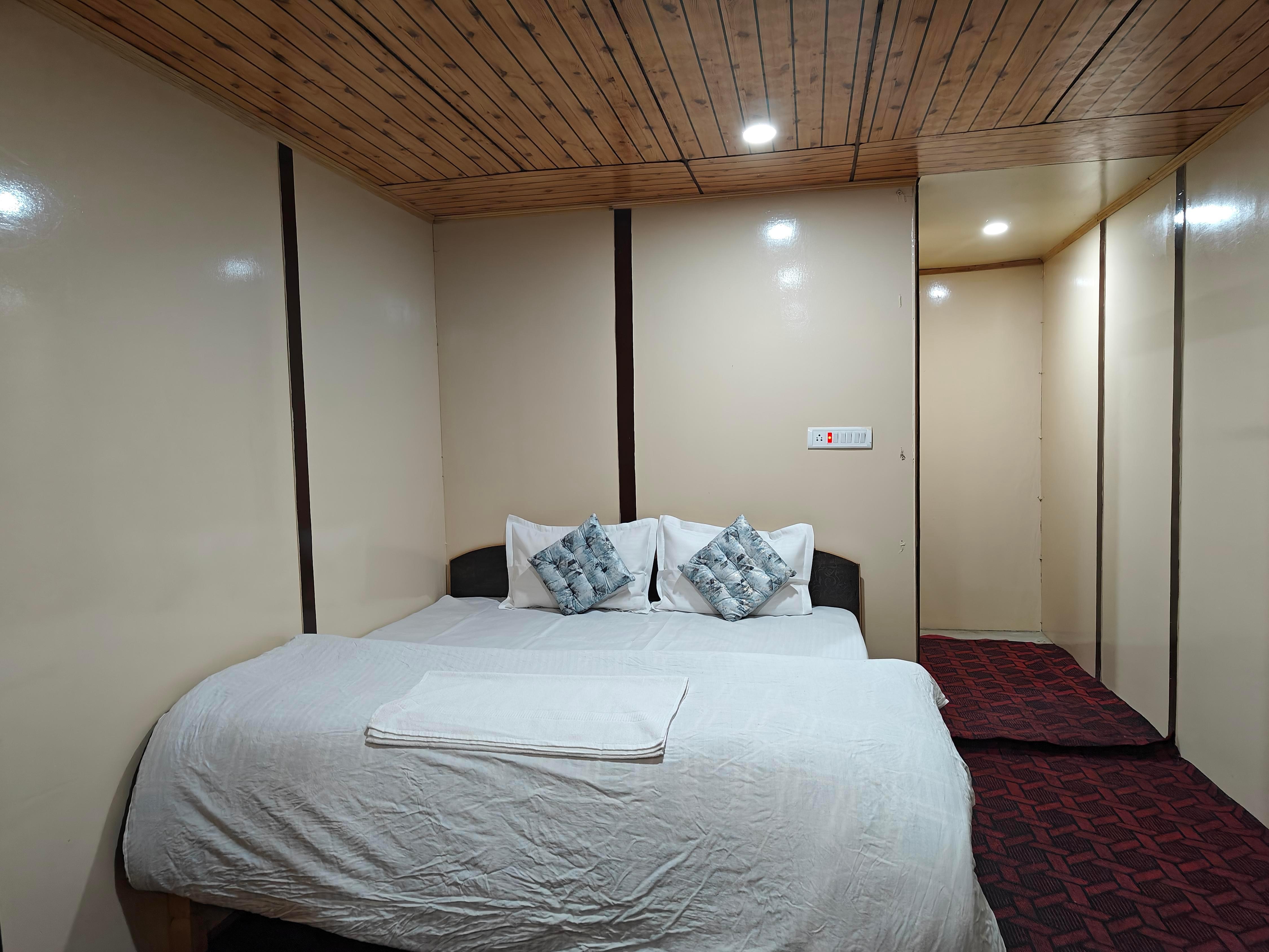 Cold Desert Cottage Hunder