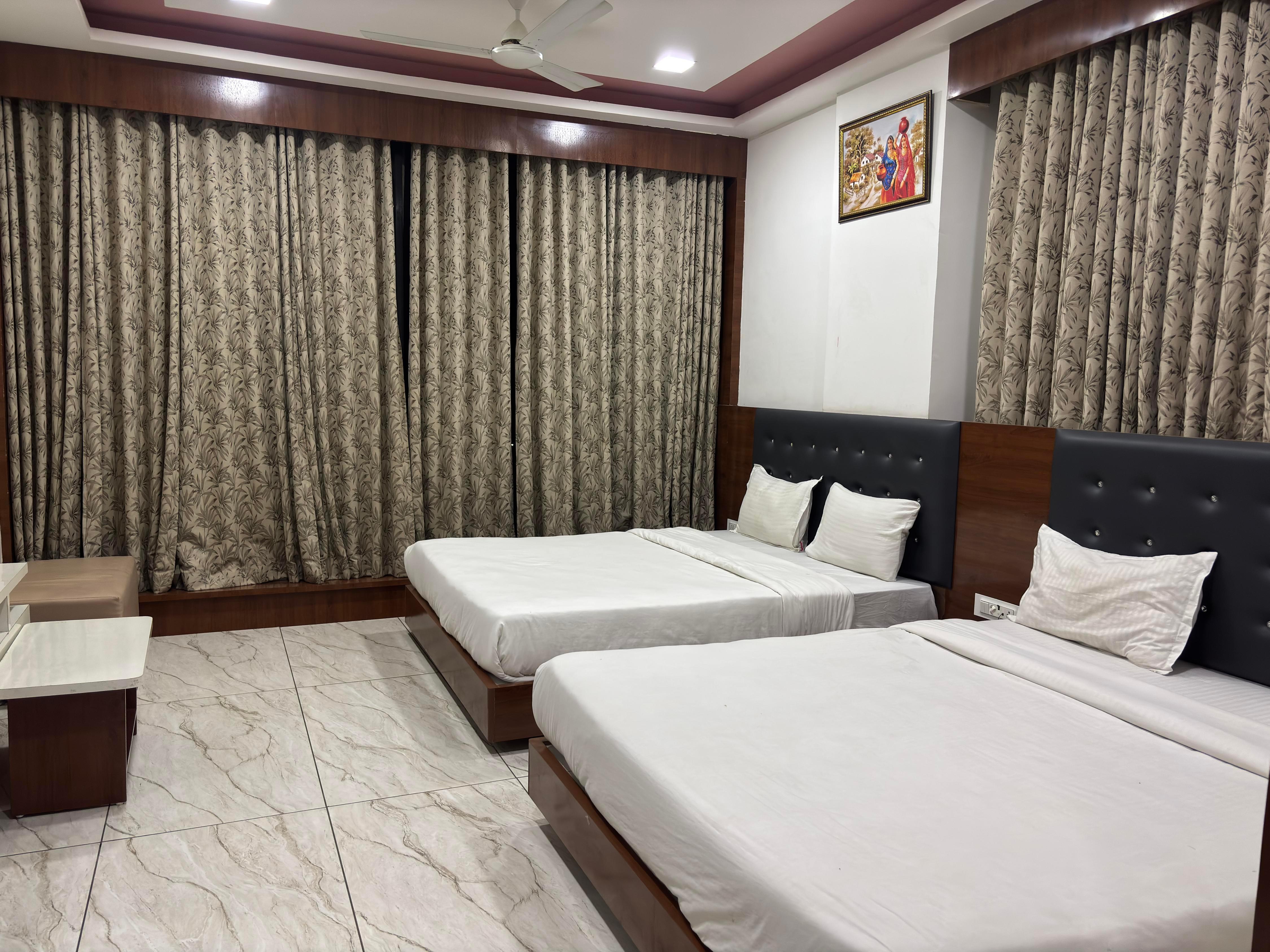 HOTEL RR ONE ROOMS - Tap to explore photos