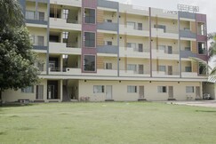 HOTEL MAHINDRA PARADISE
