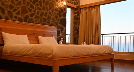 The Rustic Ridge By The Trident Stays Room Type - Luxurious Room