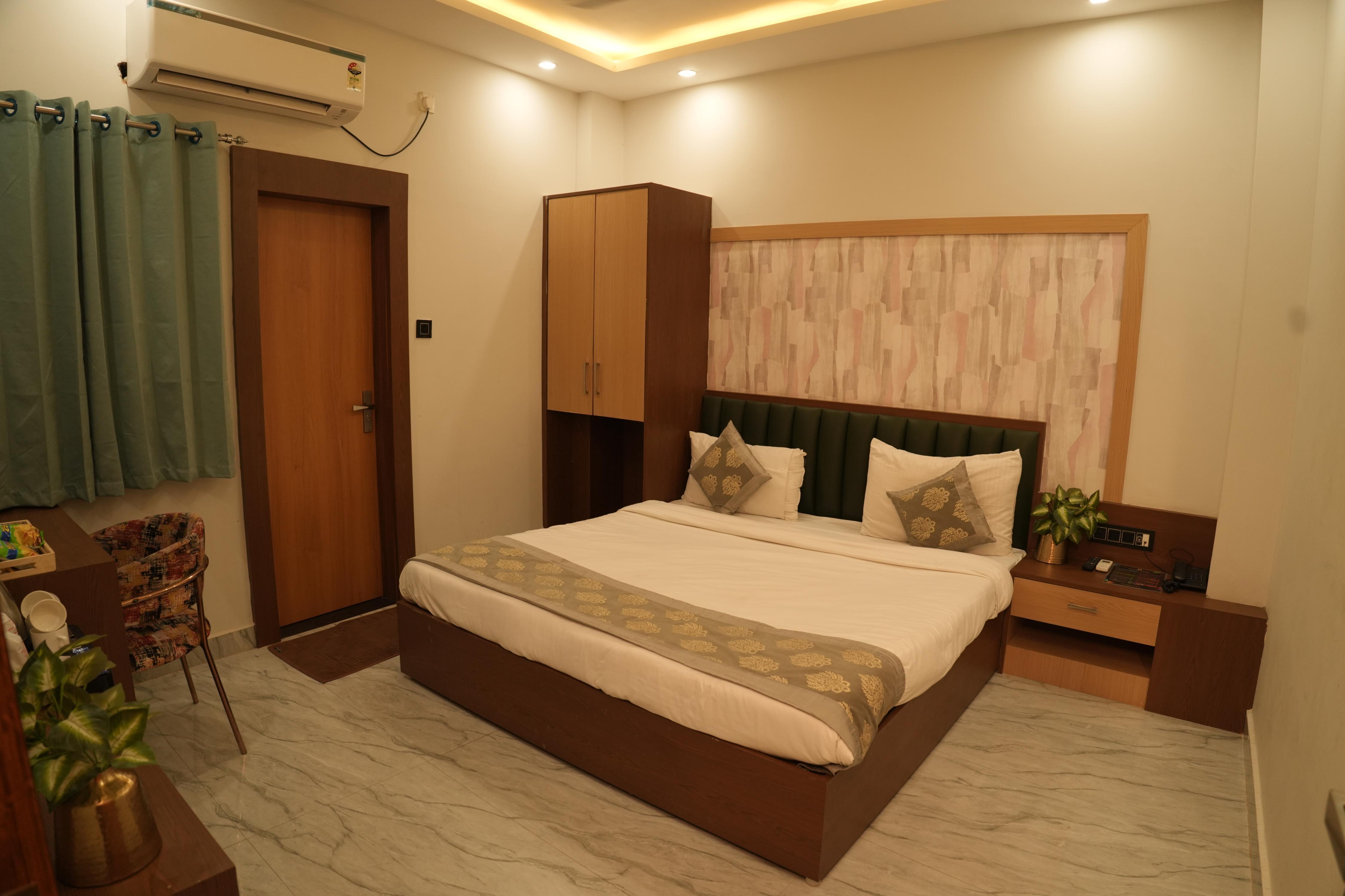 SANIDHYAM BY HOTEL SAHU NEAR KASHI VISHWANATH TEMPLE GATE Room Type - Superior Room King Bed