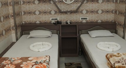 Lodge Indrapuri Room Type - TWIN BED AC