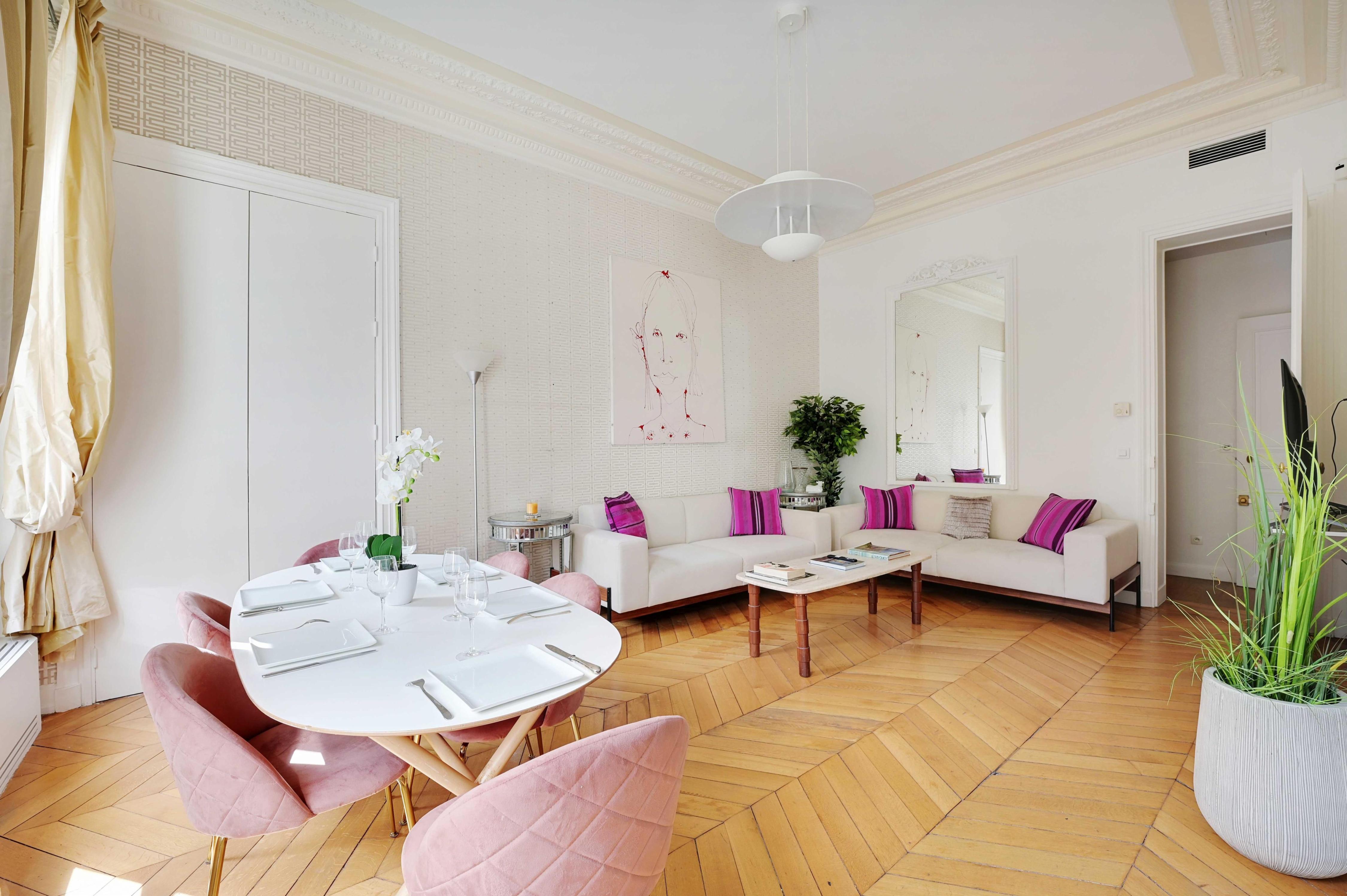 Charming 2BR/4P - Georges V / Champs-Elysees - Tap to explore photos