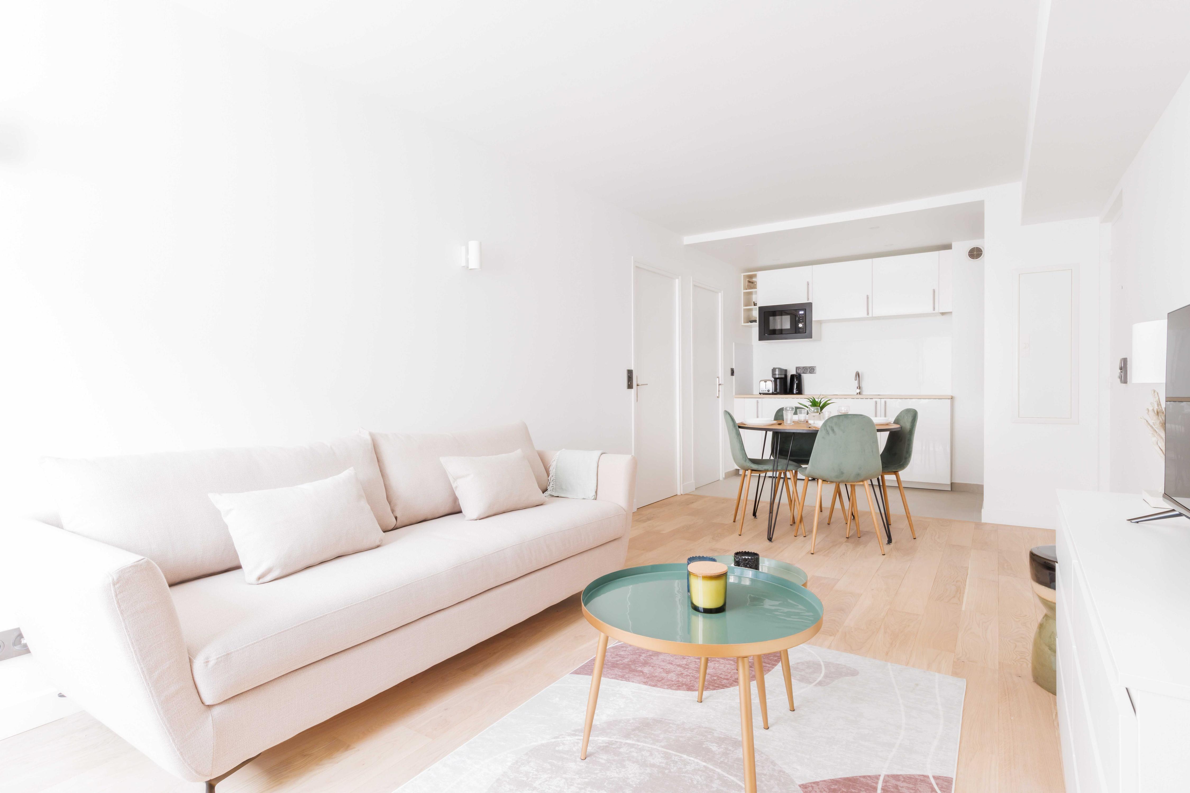 The Puteaux Pad Chic & Serene Stay for 6 - Tap to explore photos