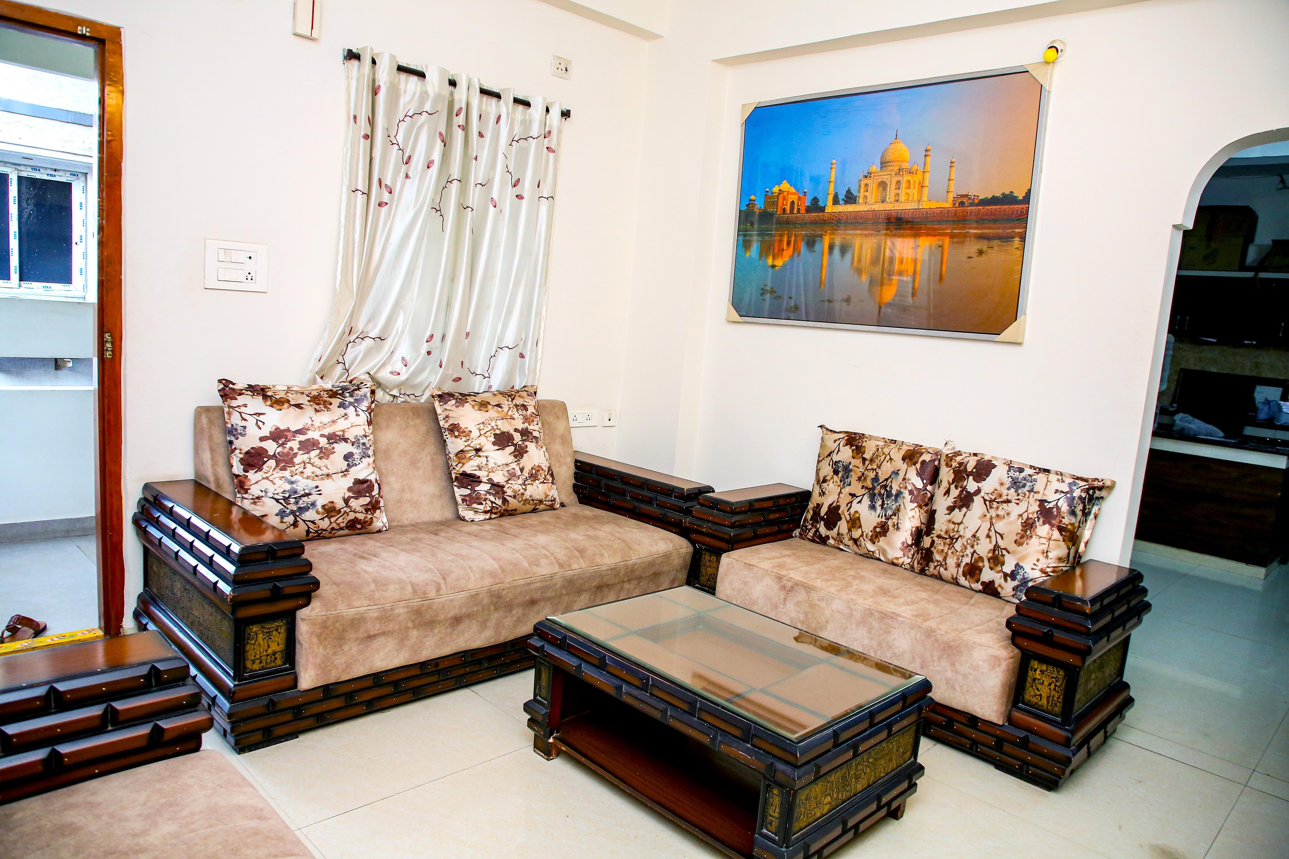 Sri Ramanjaneya Nilayam Service Apartment - Tap to explore photos