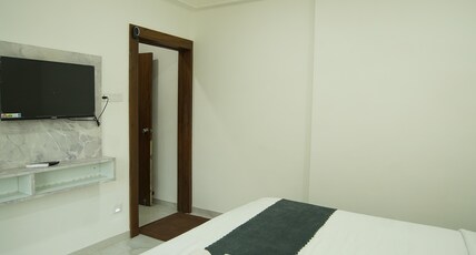 SwagStay Hotel Riviera Room Type - Deluxe room