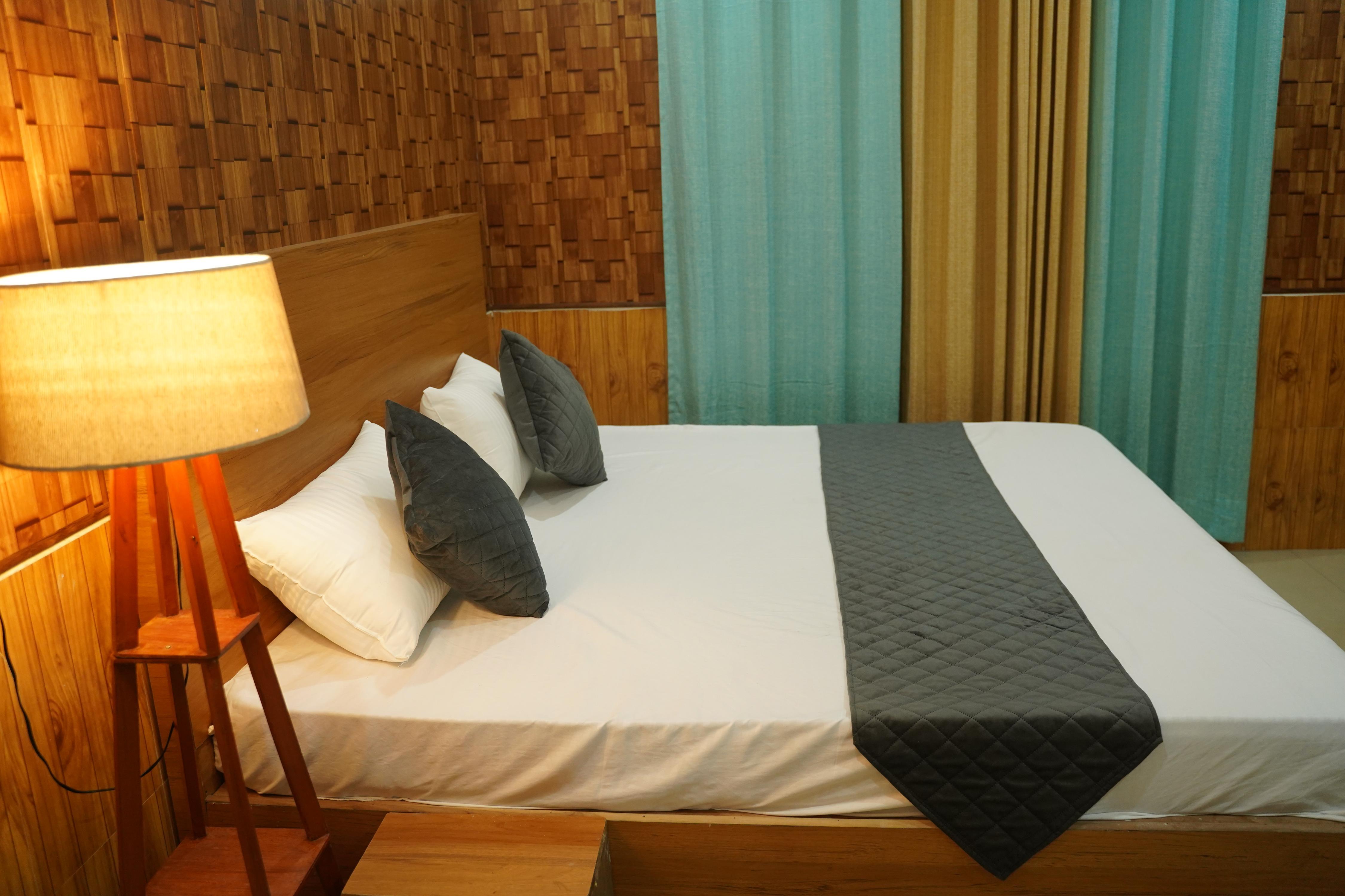 Hotel Chail Valley - Tap to explore photos