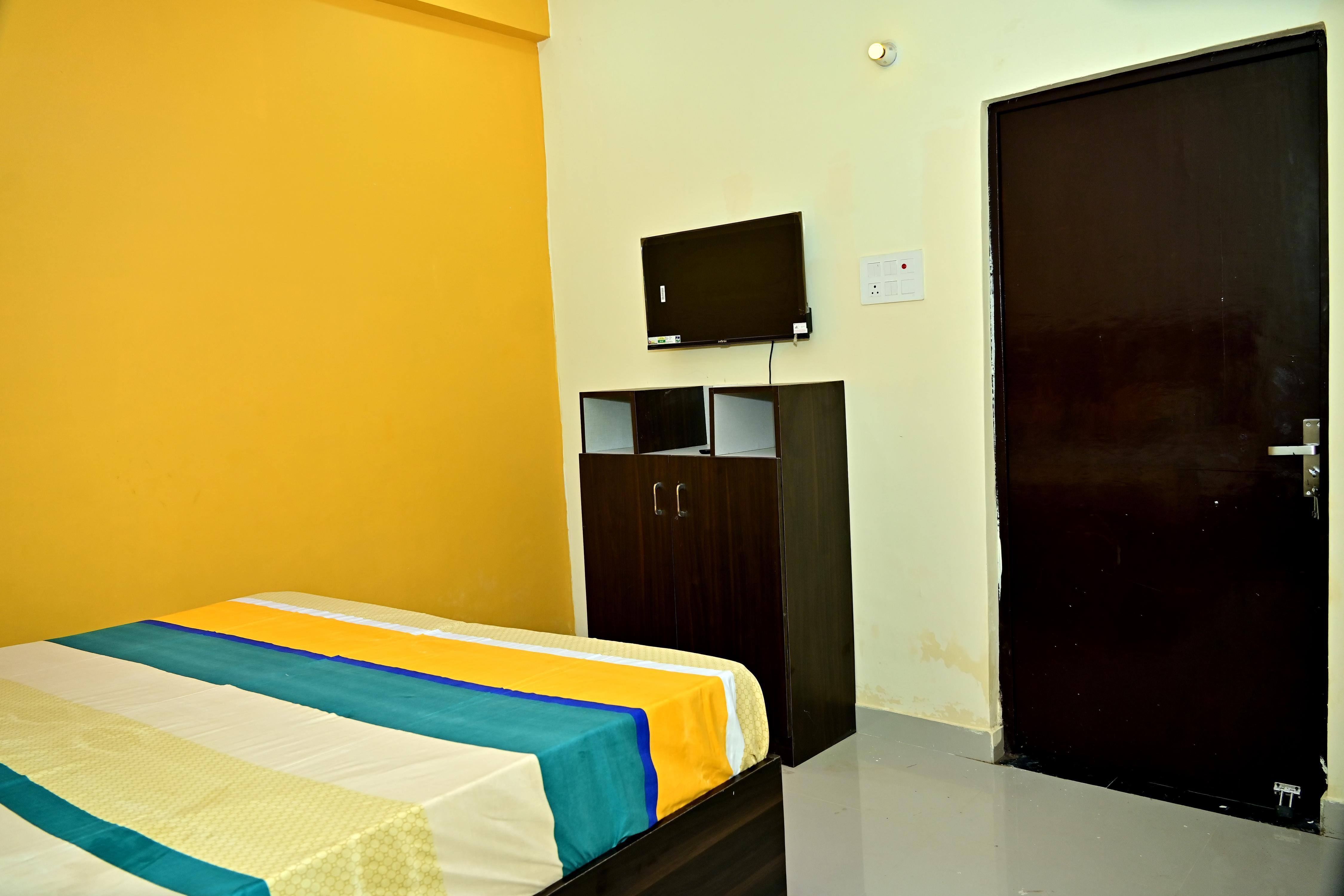 The Sunrise Ayodhya Guest House/Home Stay - Tap to explore photos
