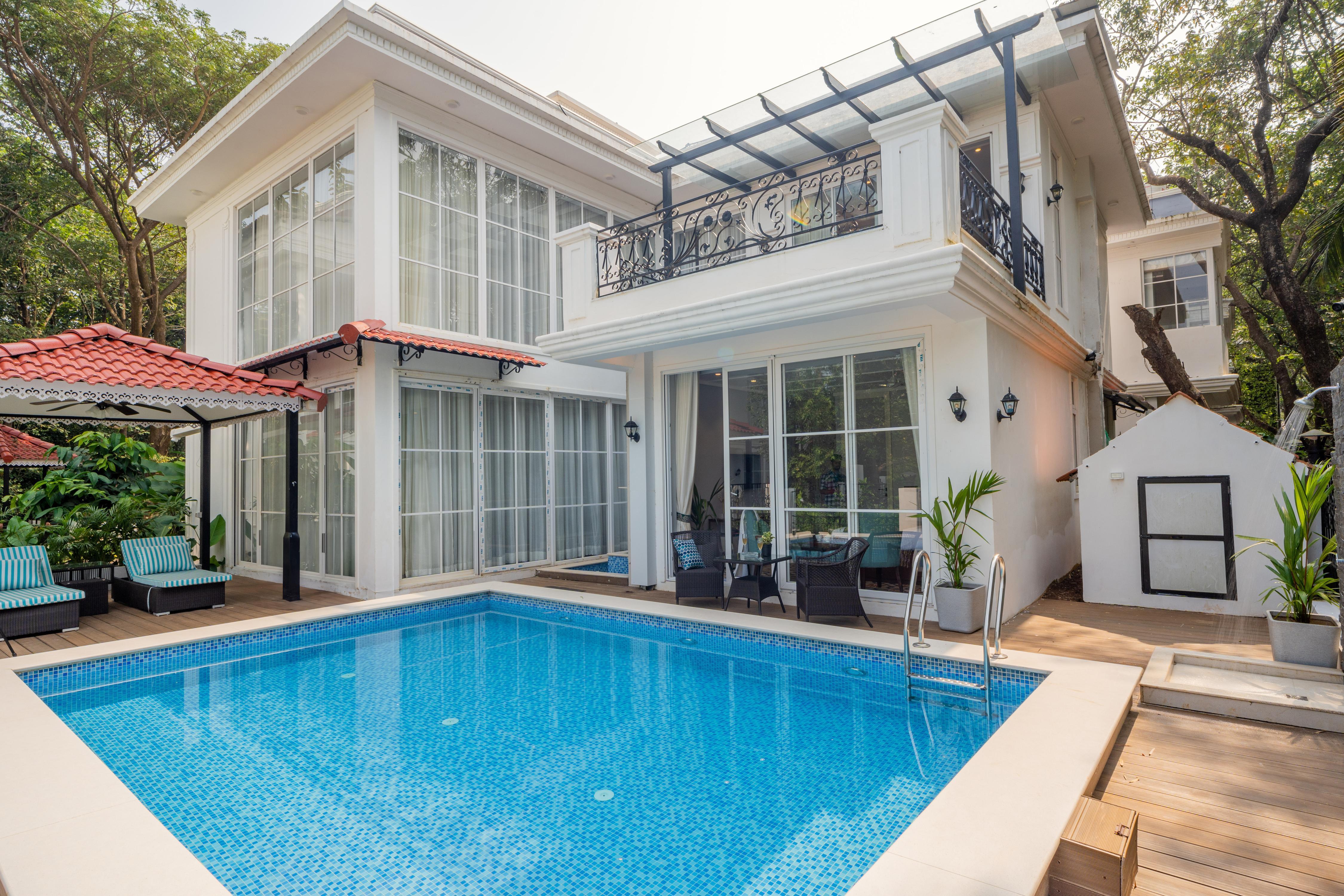ELIVAAS Prive Suntuarios Casa Iris| 4 BHK Getaway with Jacuzzi, Pvt Pool & Gazebo