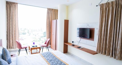Sri Sai Castle IN Room Type - Deluxe King