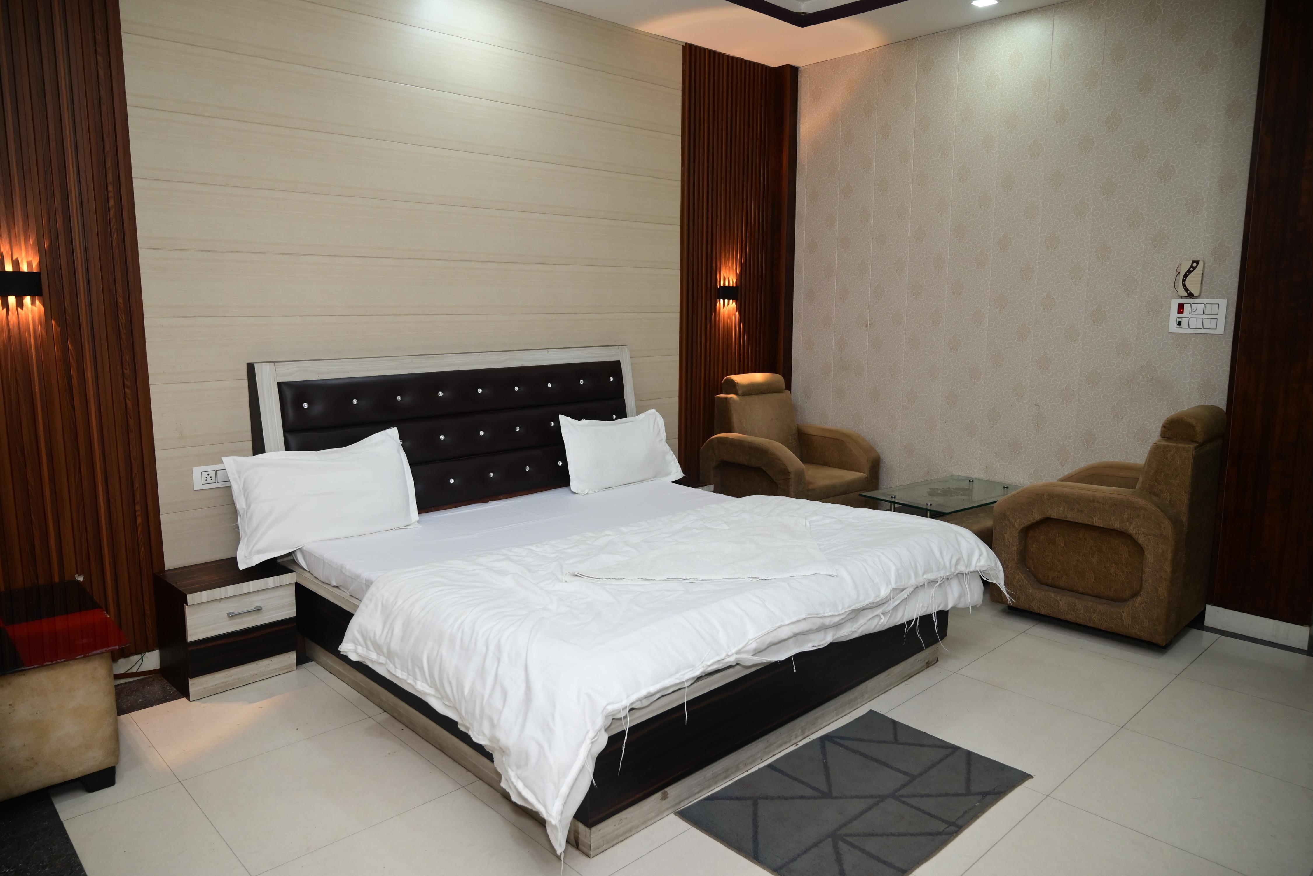 Hotel Prabhakar Palace - Tap to explore photos
