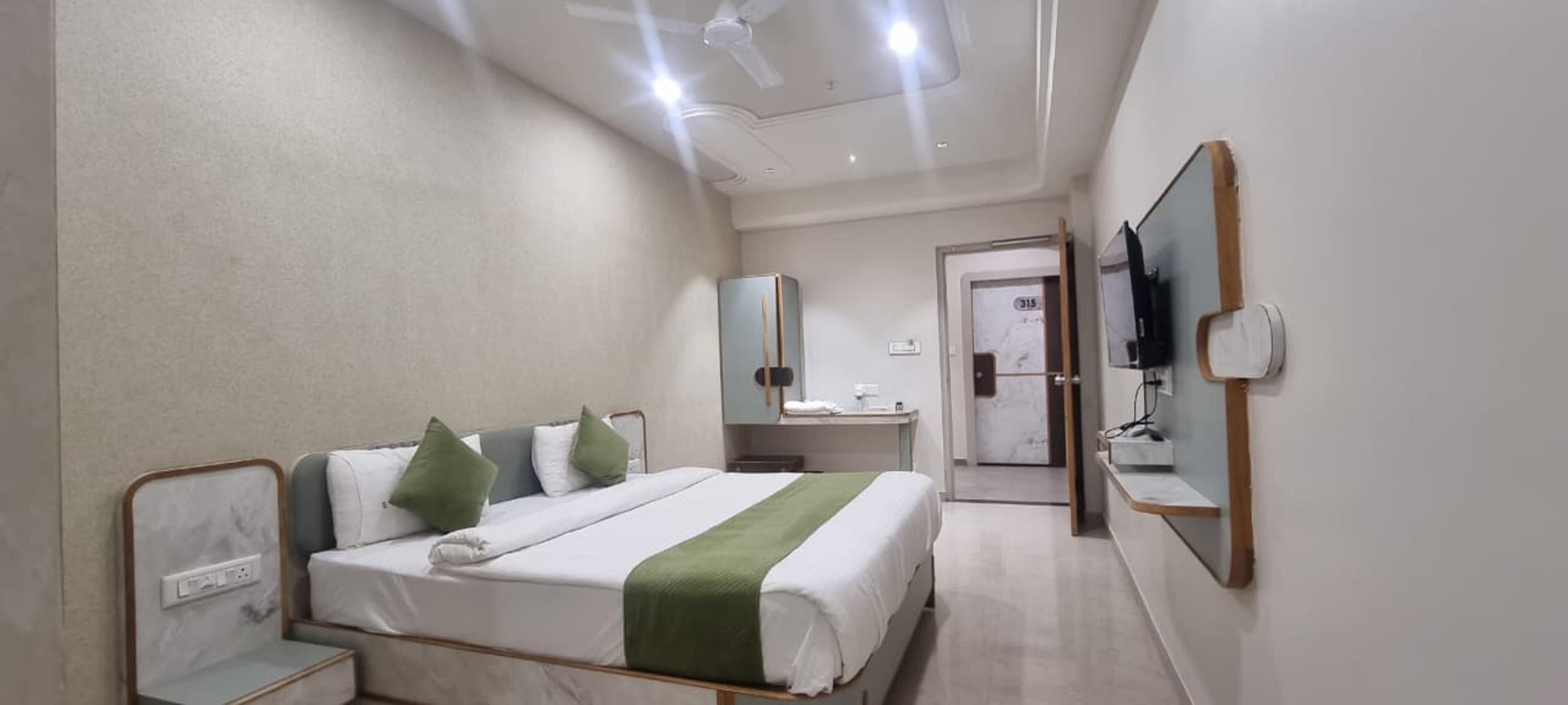 HOTEL PRIME PALACE Room Type - The Kingfisher Room