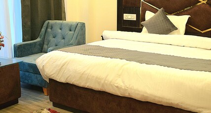 Hotel Shreya Galaxy Room Type - Premium with Window