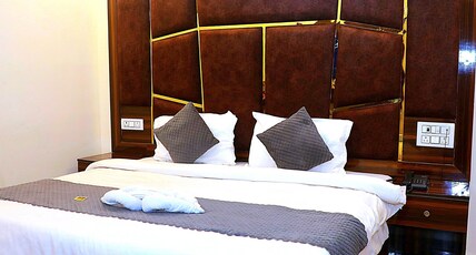 Hotel Shreya Galaxy Room Type - Deluxe Double AC Room