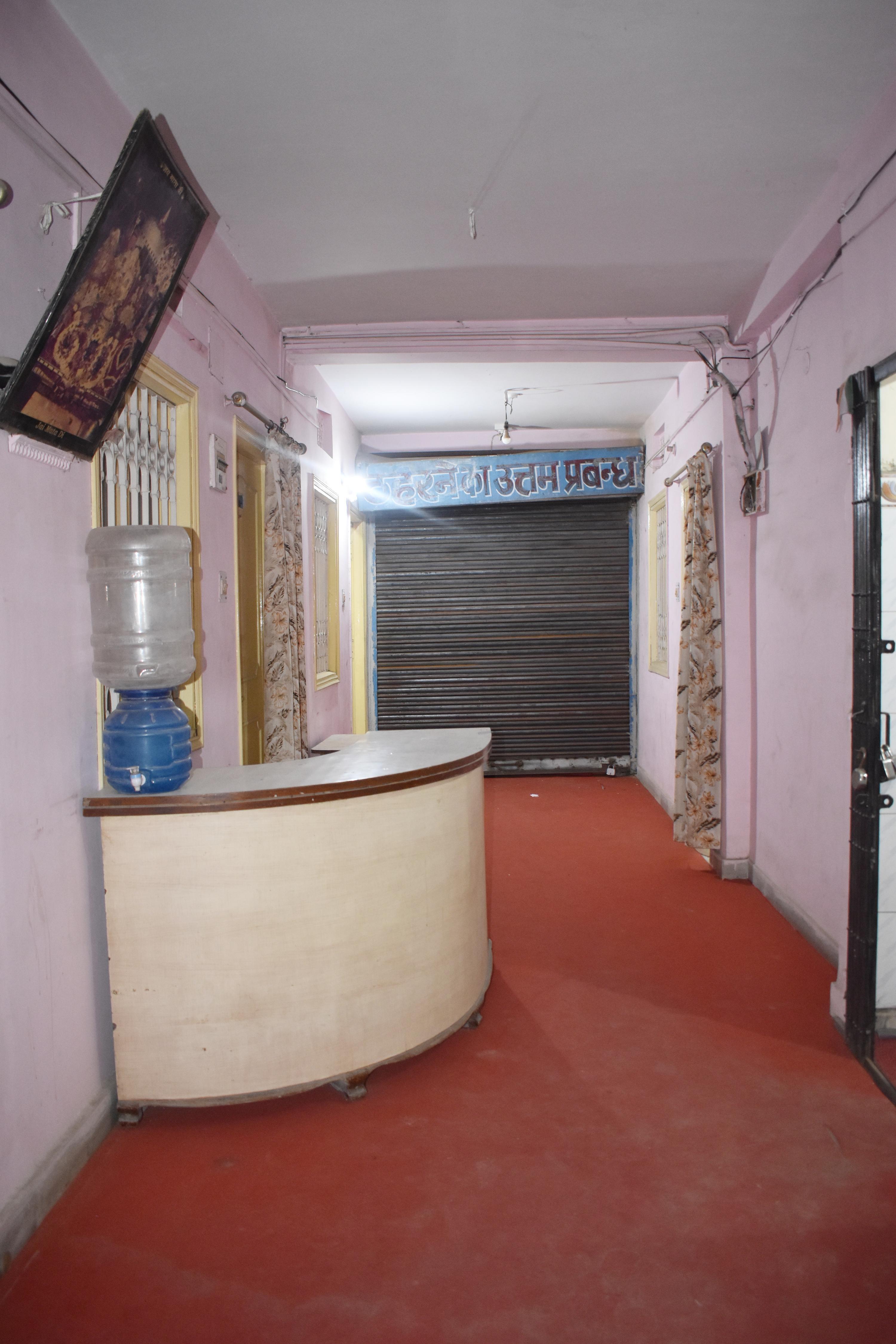 Shri Sai Guest House - Tap to explore photos