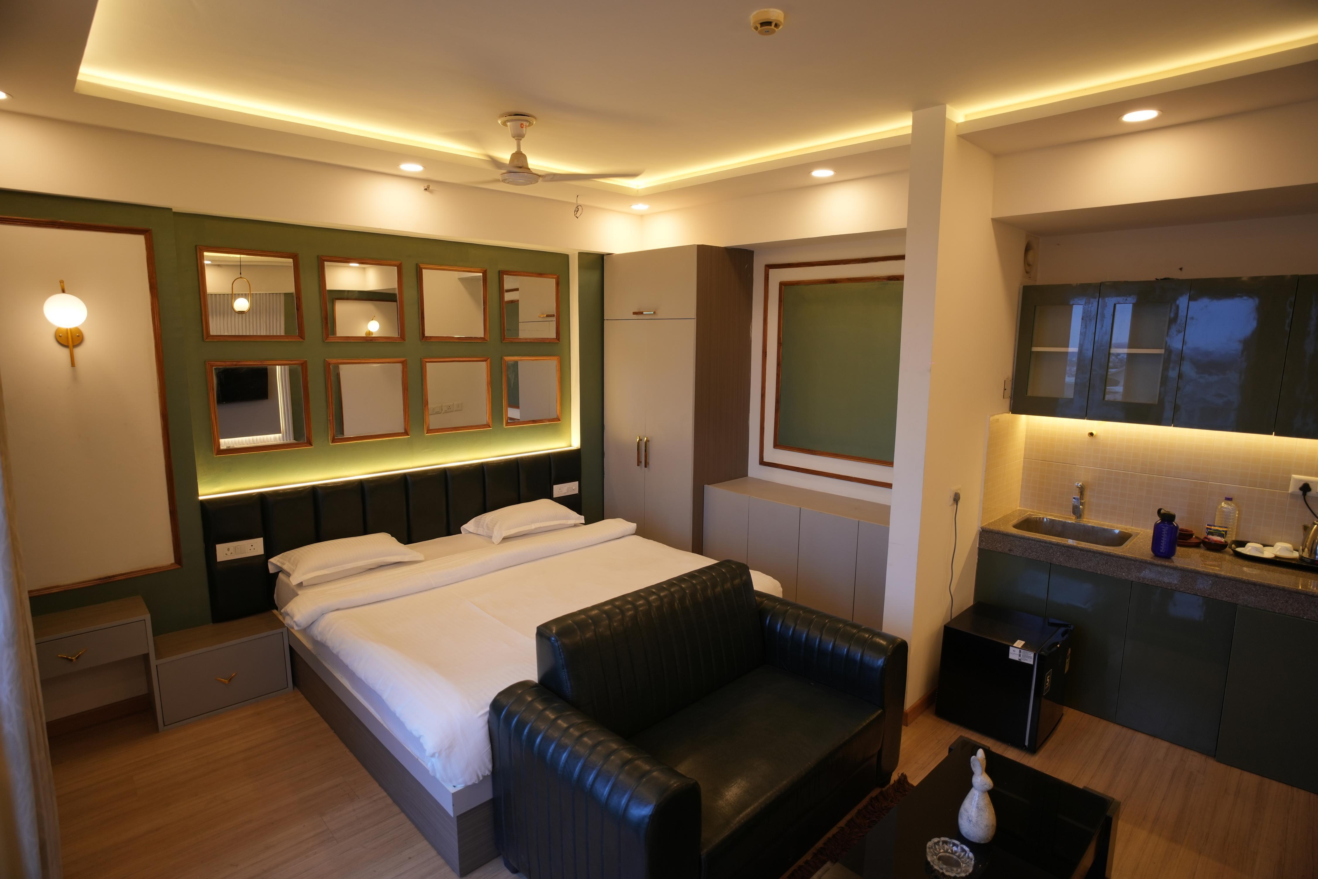 24 Luxe | DLF My Pad