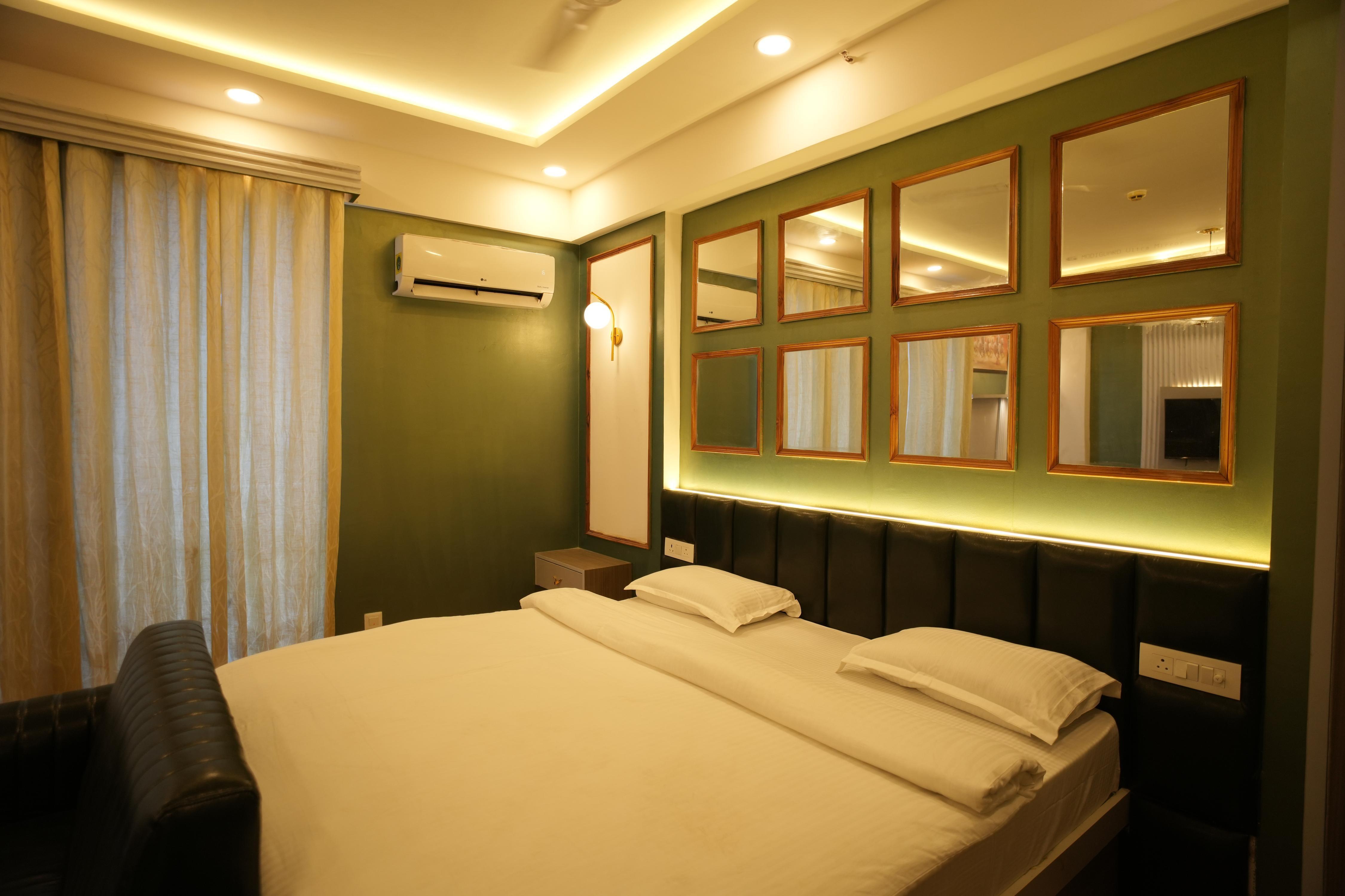 24 Luxe | DLF My Pad Room Type - 24 LUXE