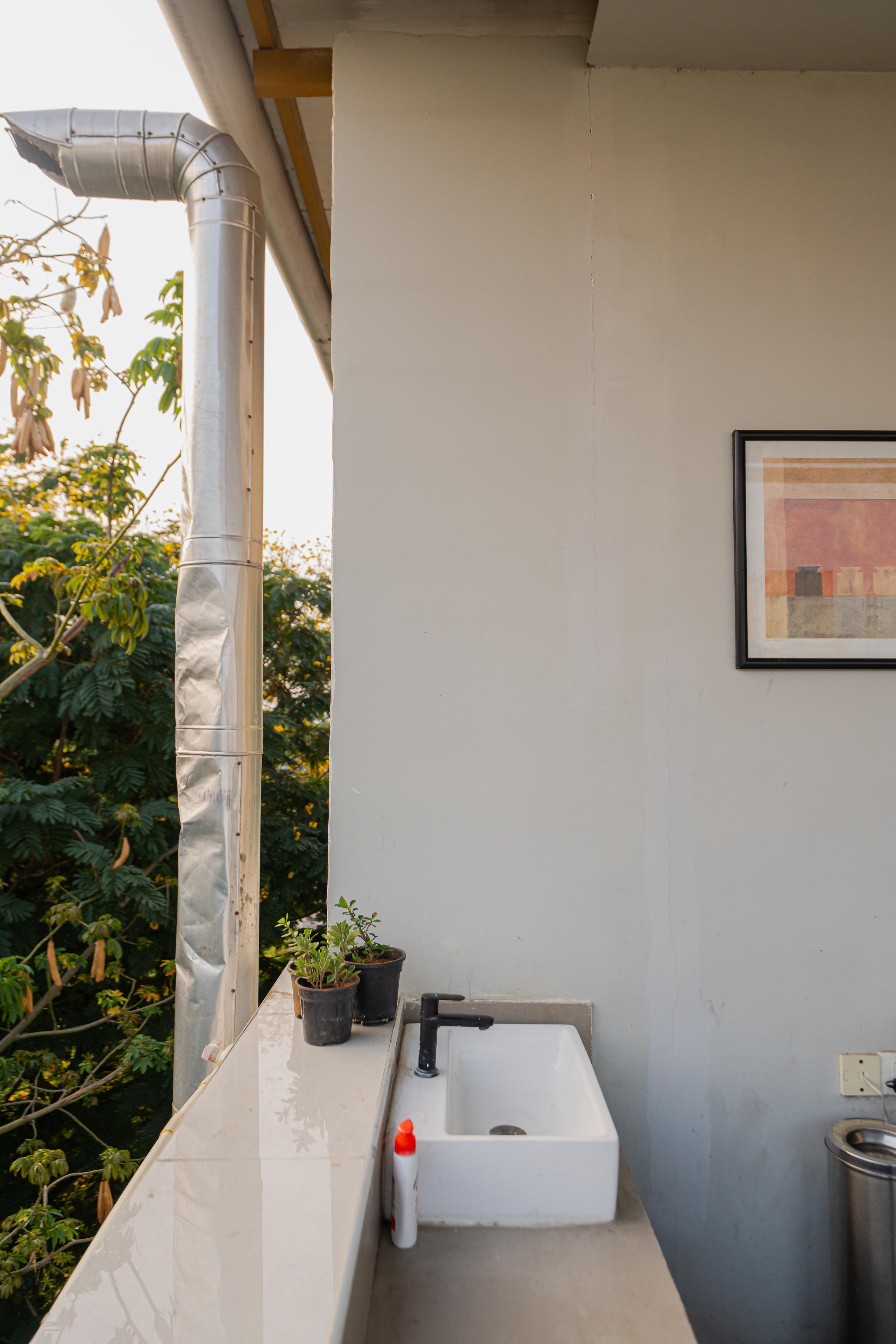 Vibe - Tap to explore photos