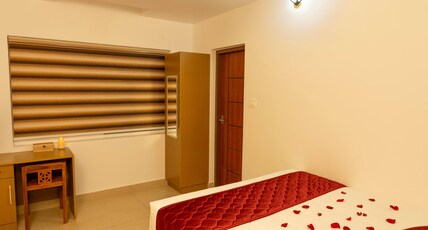 THE EDEN PALACE Room Type - DELUXE QUEEN ROOM A.C