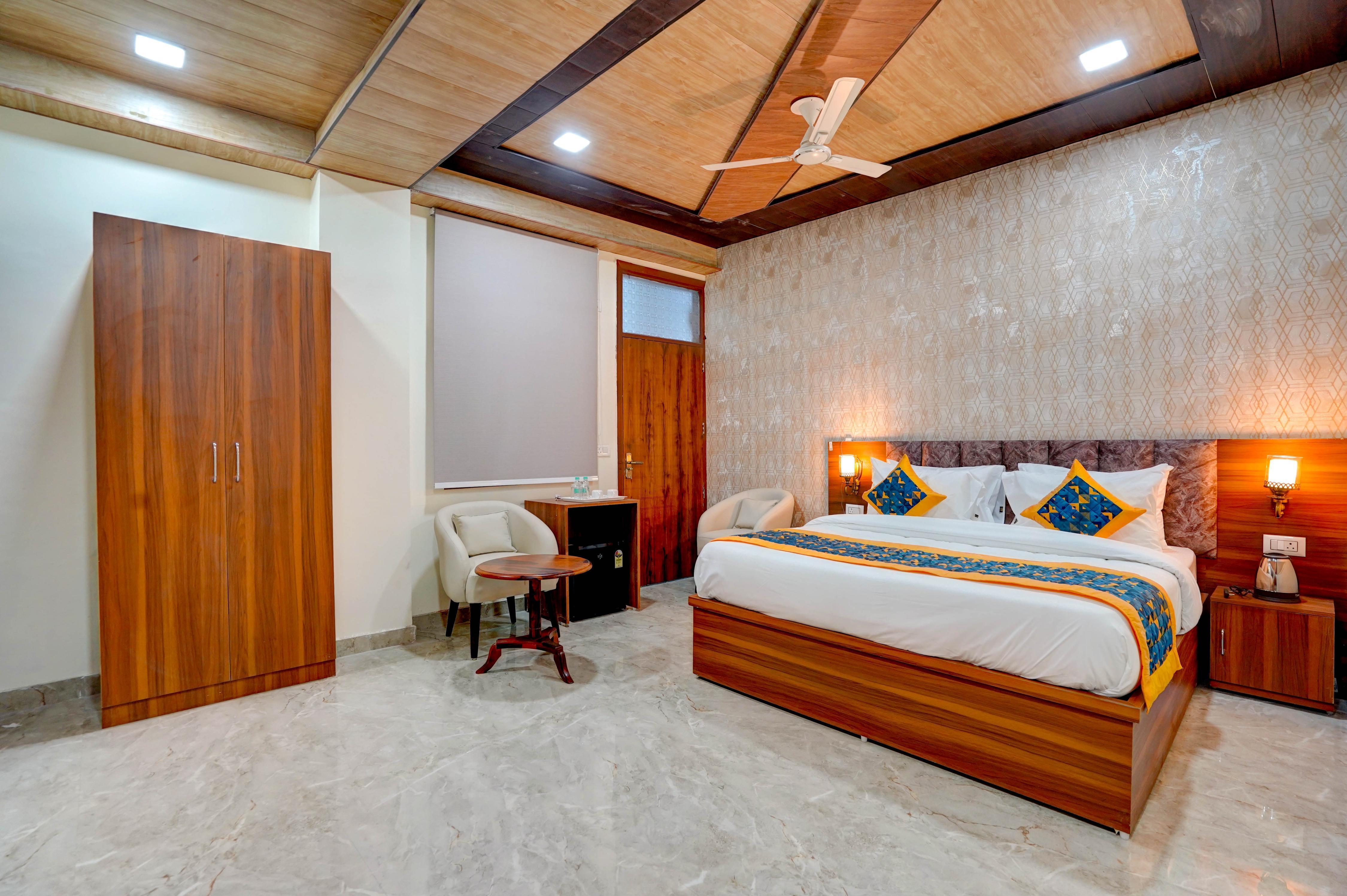 Aarchh Royale Room Type - Premium Room